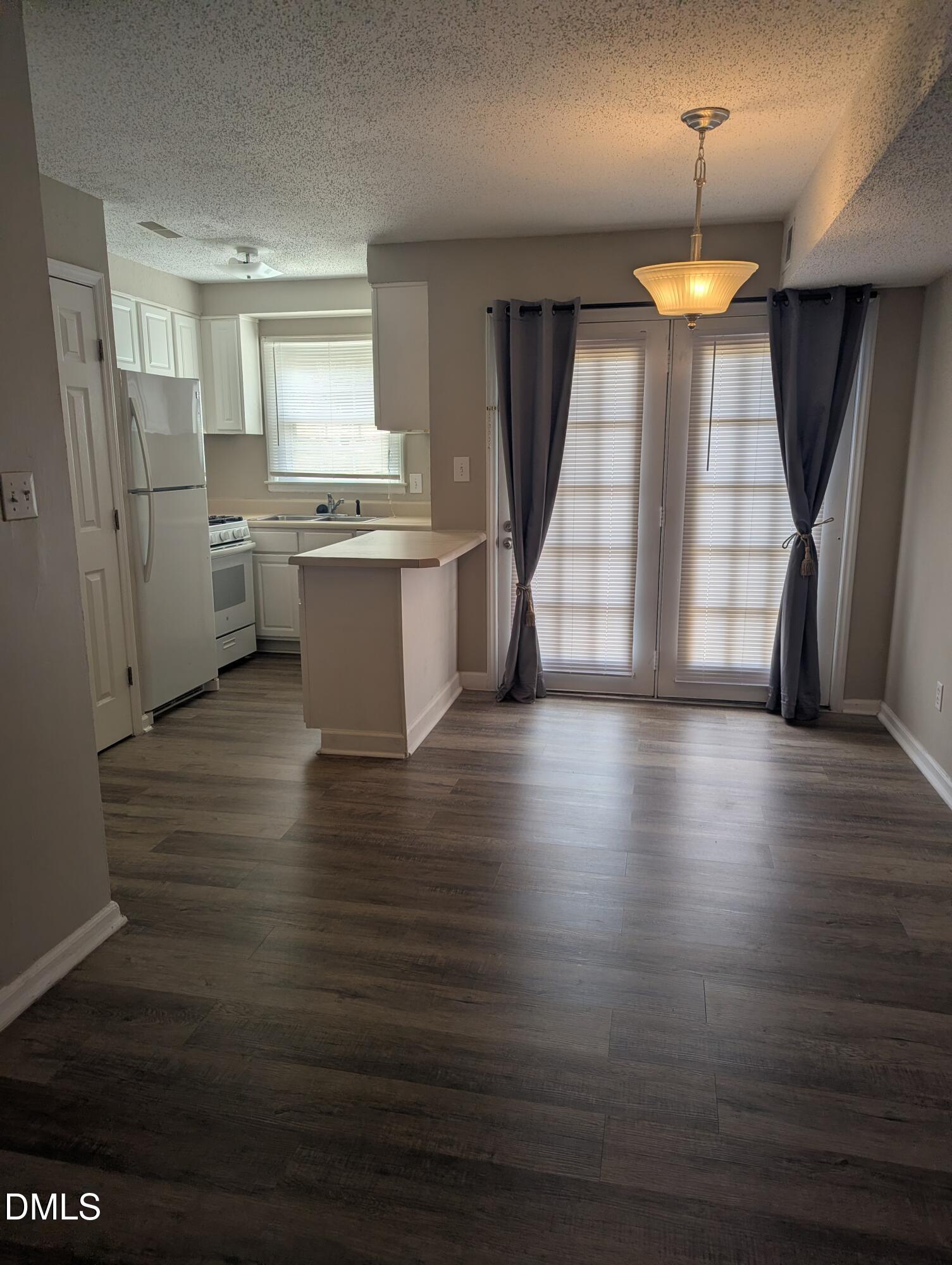 4810 Blue Bird Court E Property Photo 4