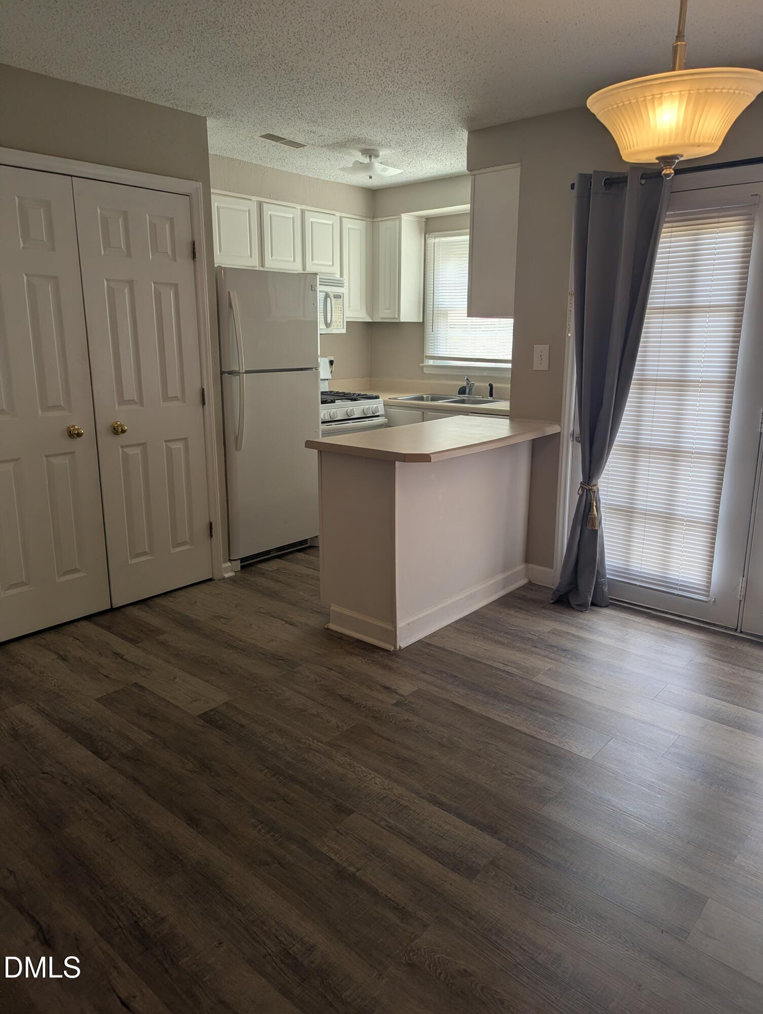 4810 Blue Bird Court E Property Photo 5