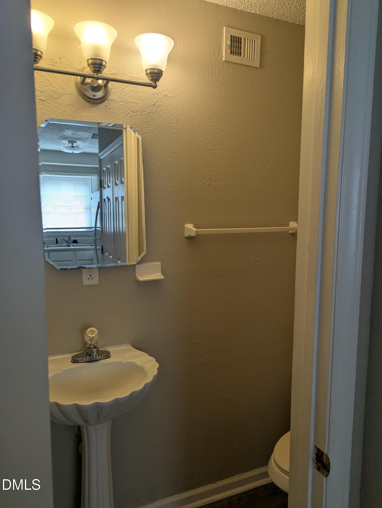 4810 Blue Bird Court E Property Photo 14