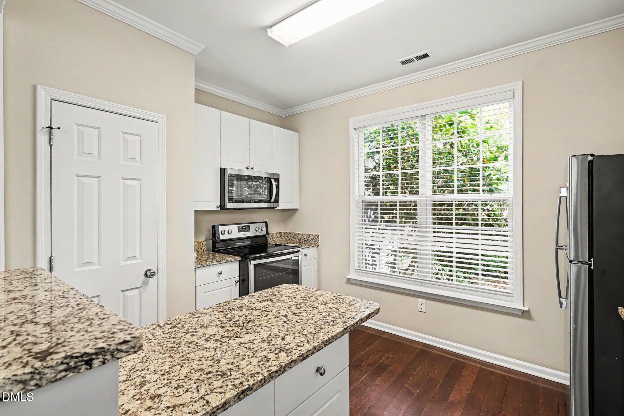 2389 Sapphire Valley Drive Property Photo 6