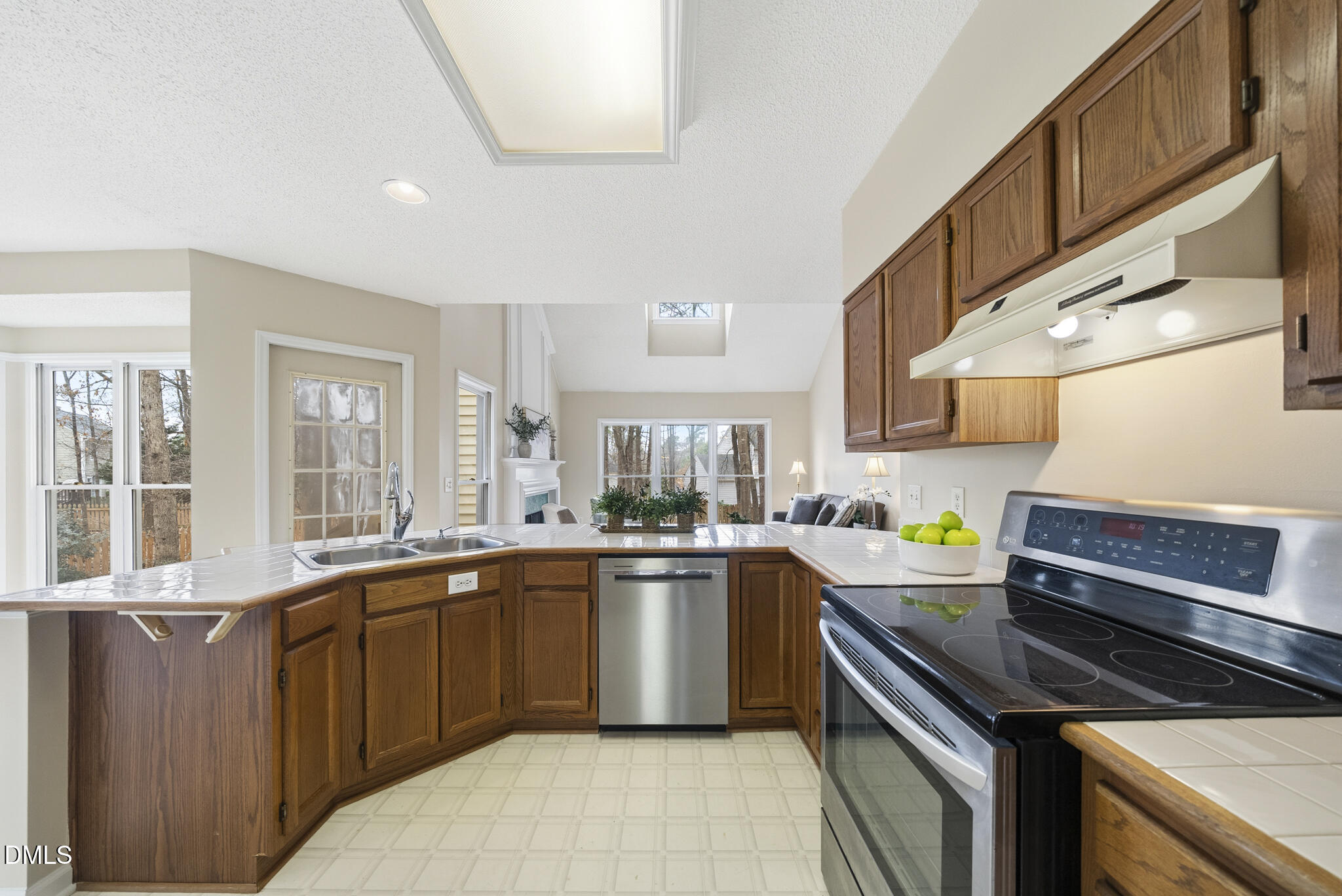805 Beddingfield Drive Property Photo 3