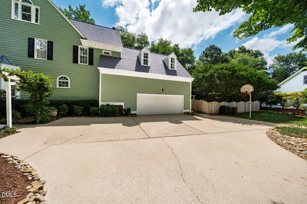 107 Meadowglades Lane Property Photo 8