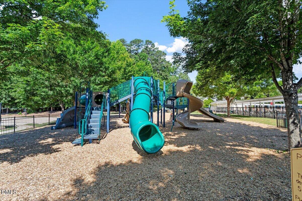2203 Bouncy Day Court Property Photo 23