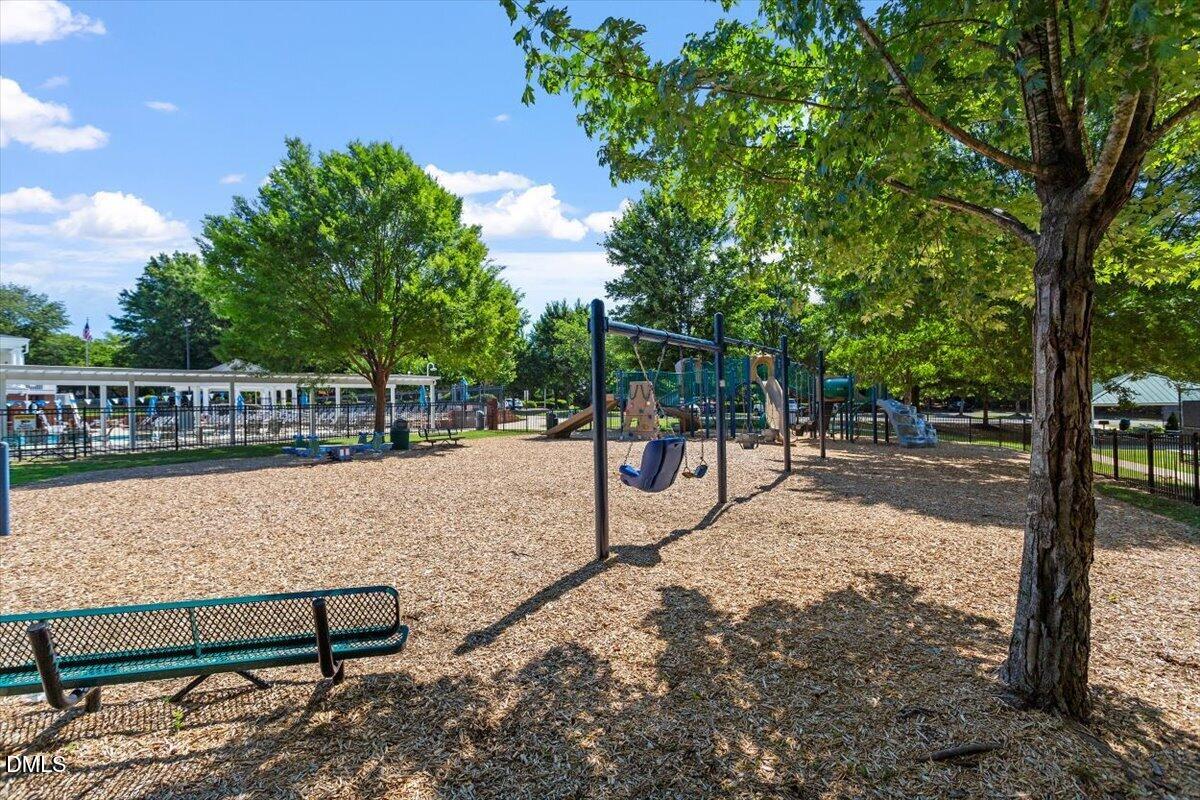 2203 Bouncy Day Court Property Photo 26