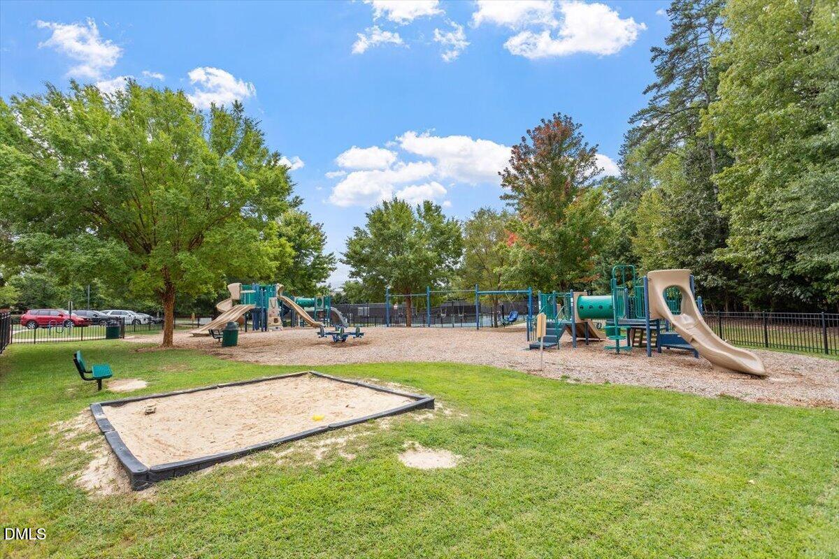 2203 Bouncy Day Court Property Photo 75