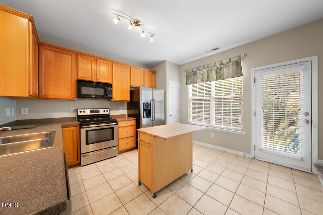 7831 Silverthread Lane Property Photo 12
