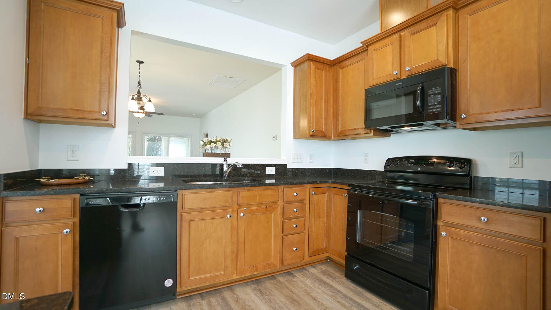 542 Tomkins Loop Property Photo 15