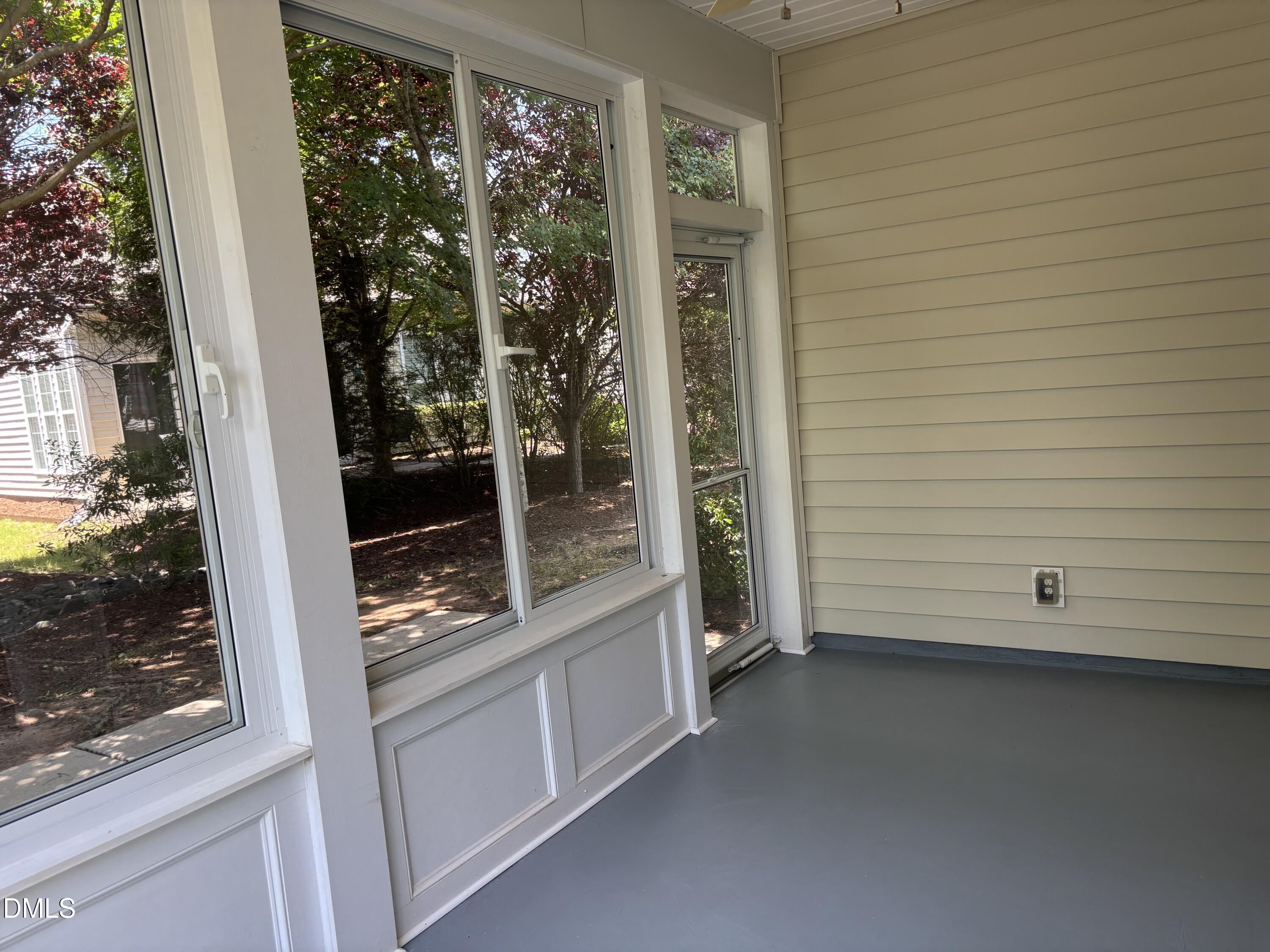 542 Tomkins Loop Property Photo 18