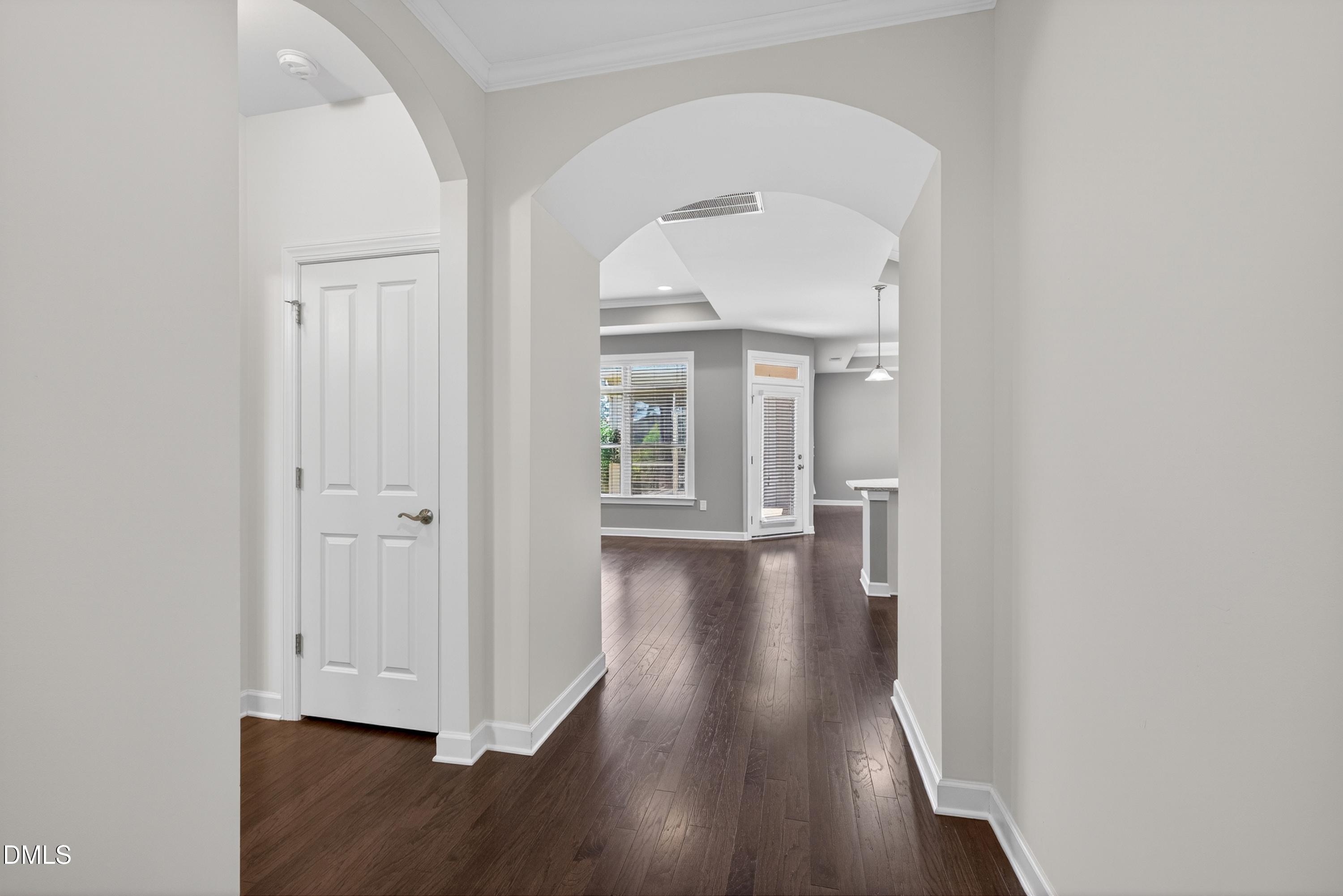 1512 Fountainview Drive Property Photo 4
