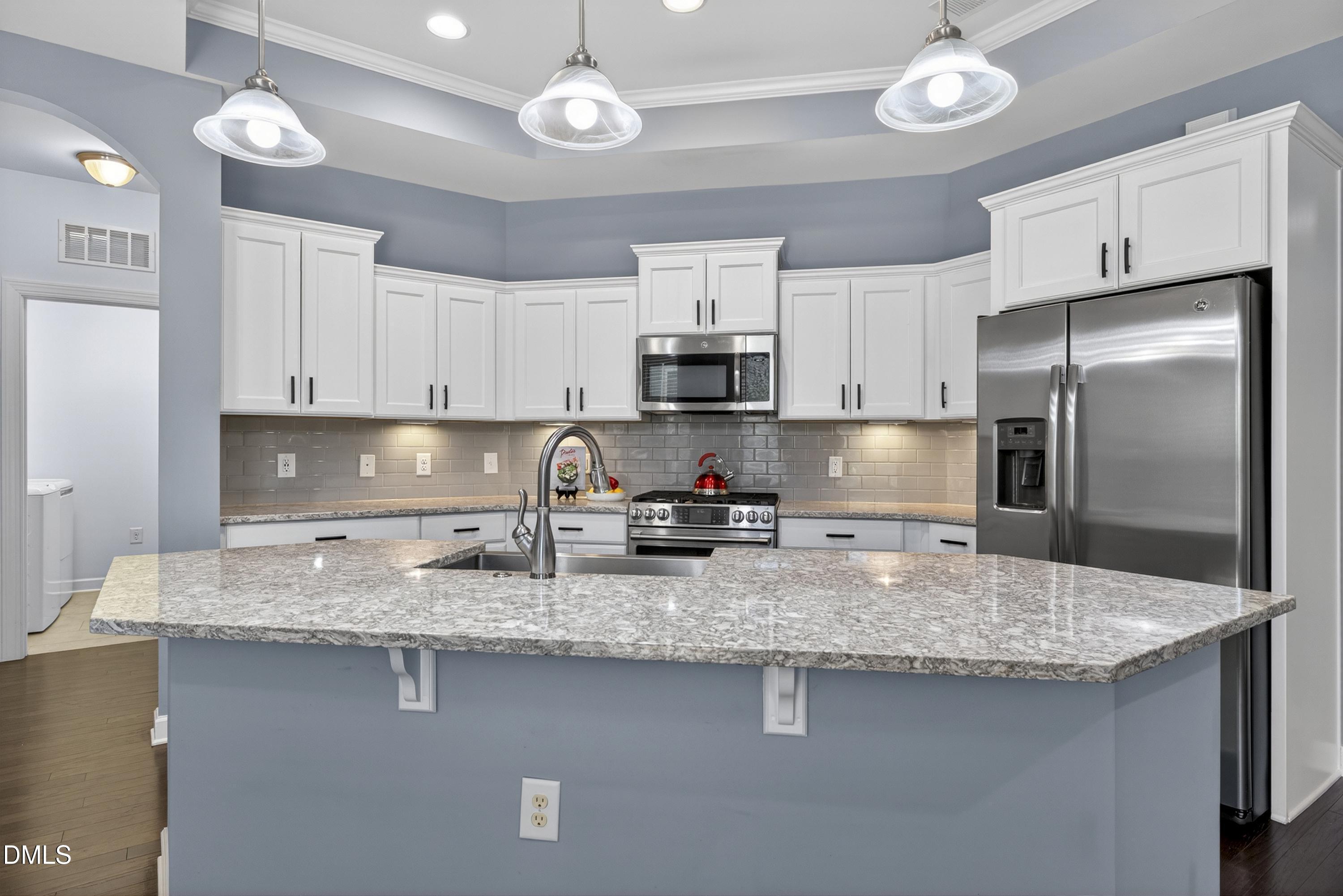1512 Fountainview Drive Property Photo 8