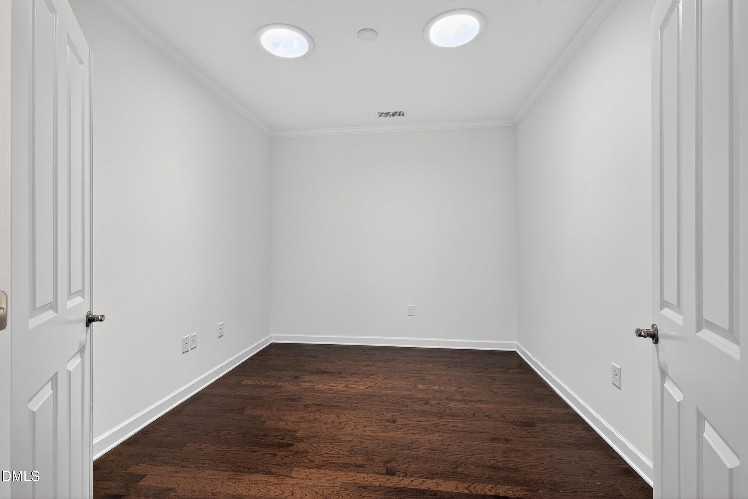 1512 Fountainview Drive Property Photo 17