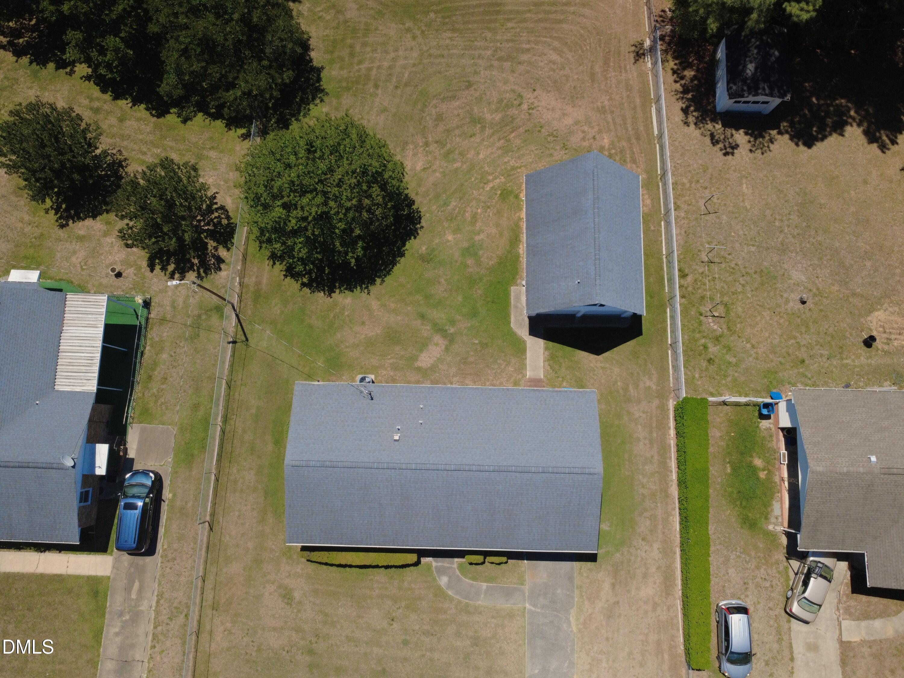 2409 Landis Drive Property Photo 3
