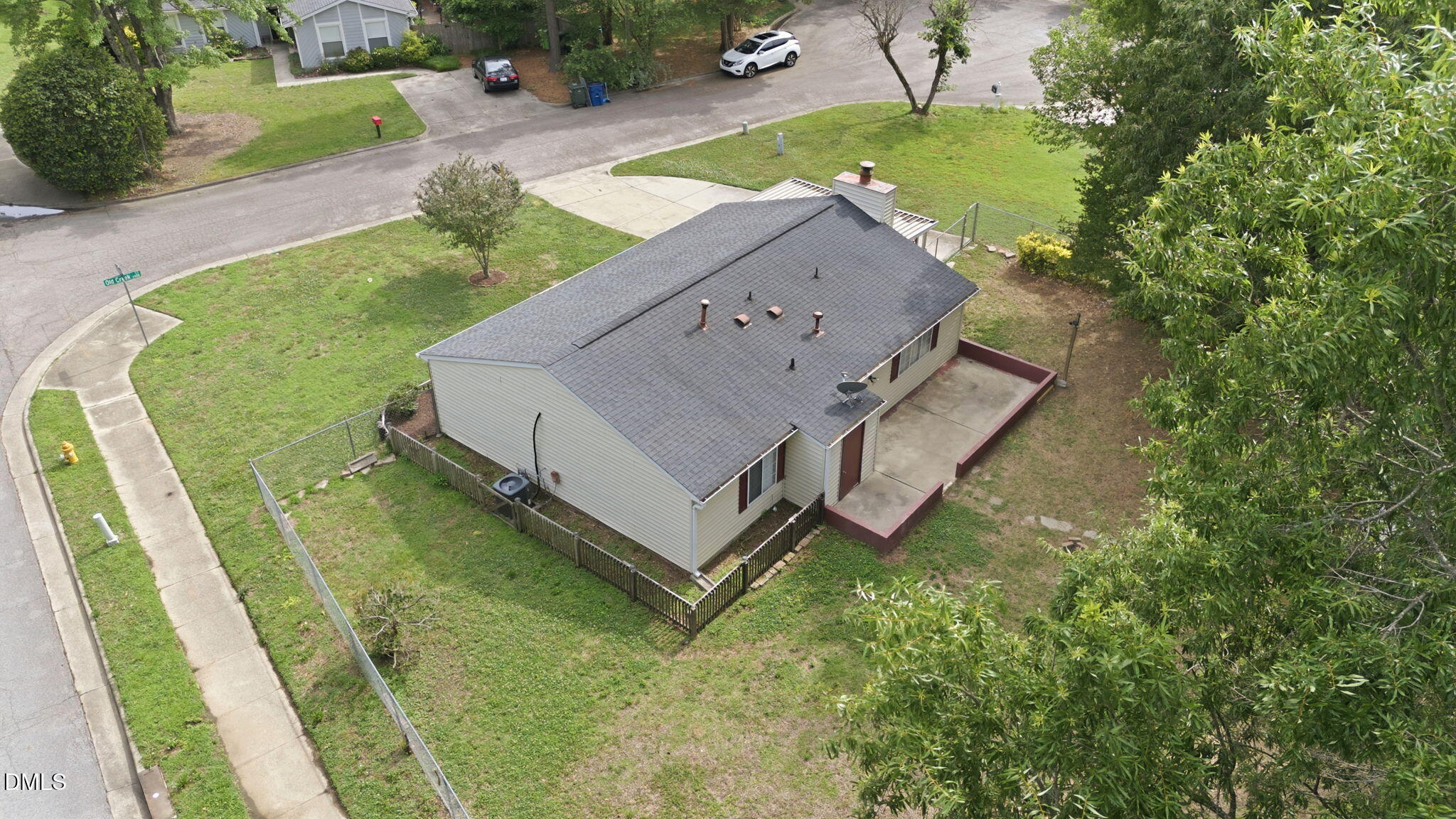 3909 Old Creek Court Property Photo 6