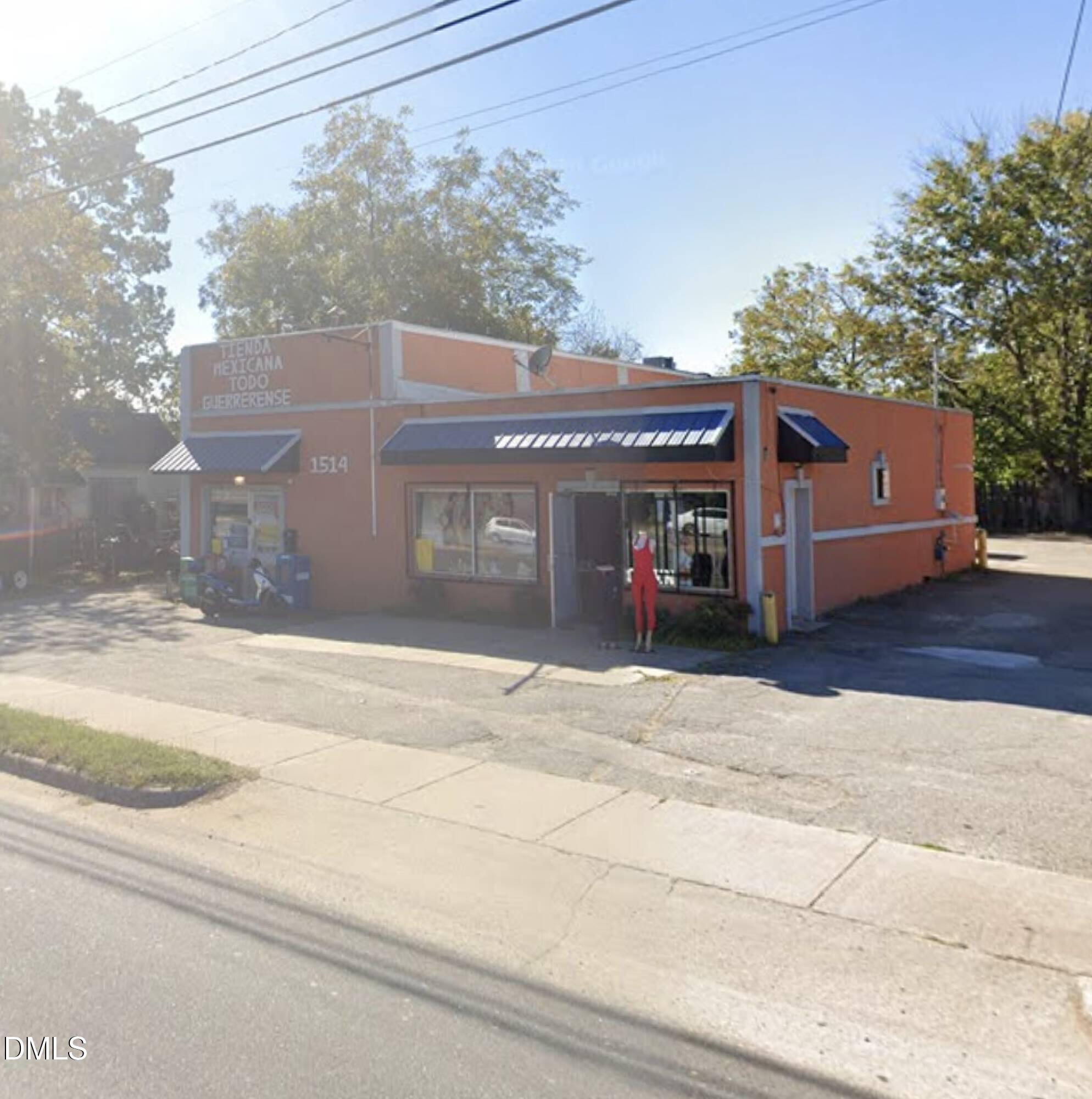 1512 S Saunders Street Property Photo 2