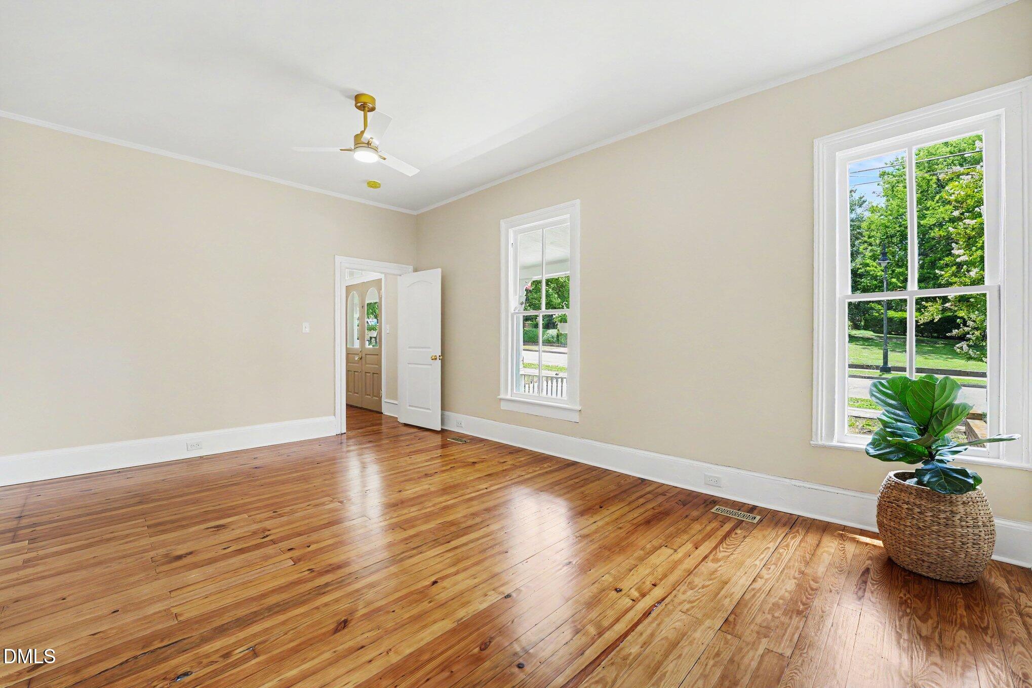 309 W Walnut Street Property Photo 9