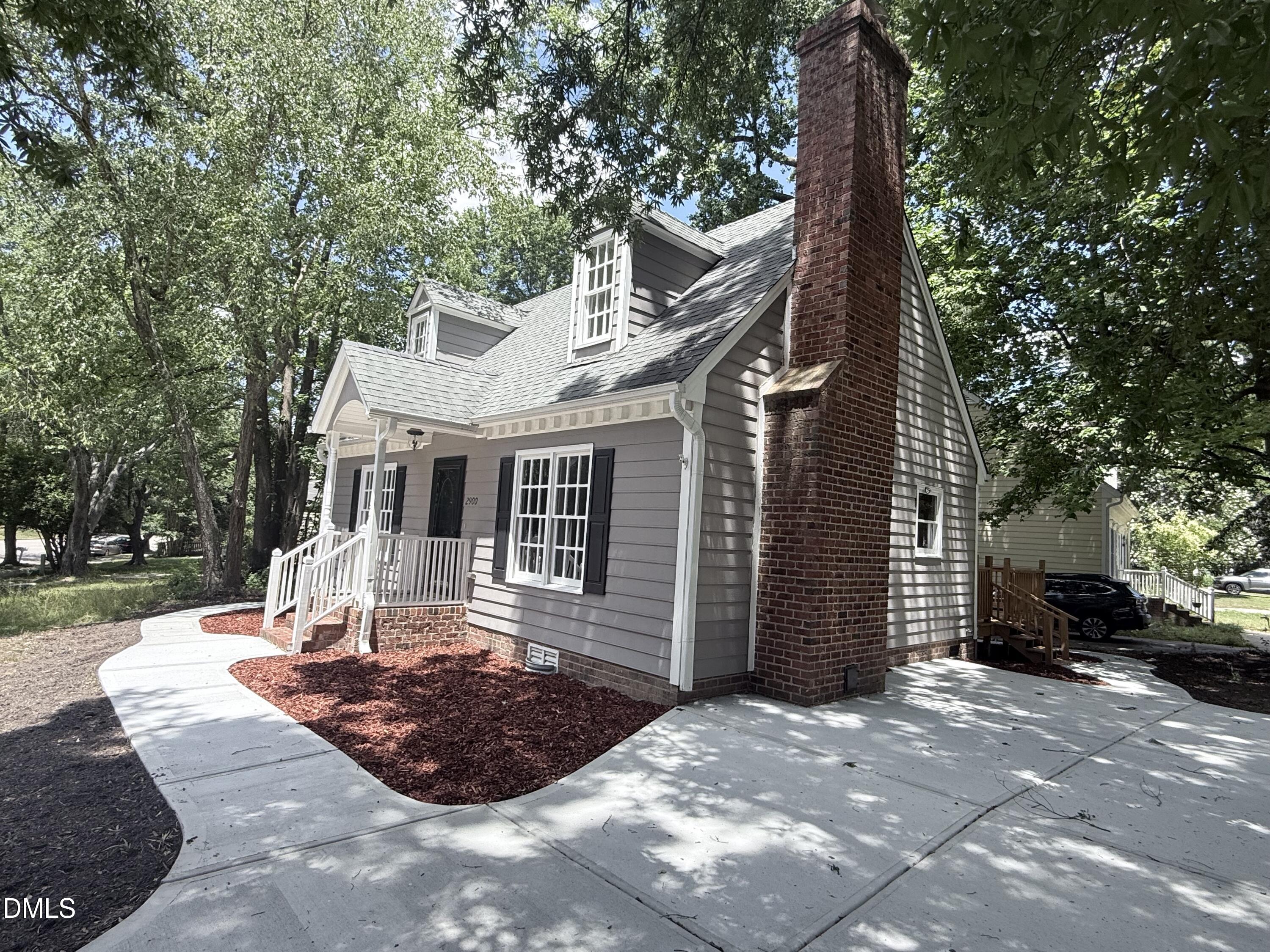 2900 Broadlands Drive Property Photo 1