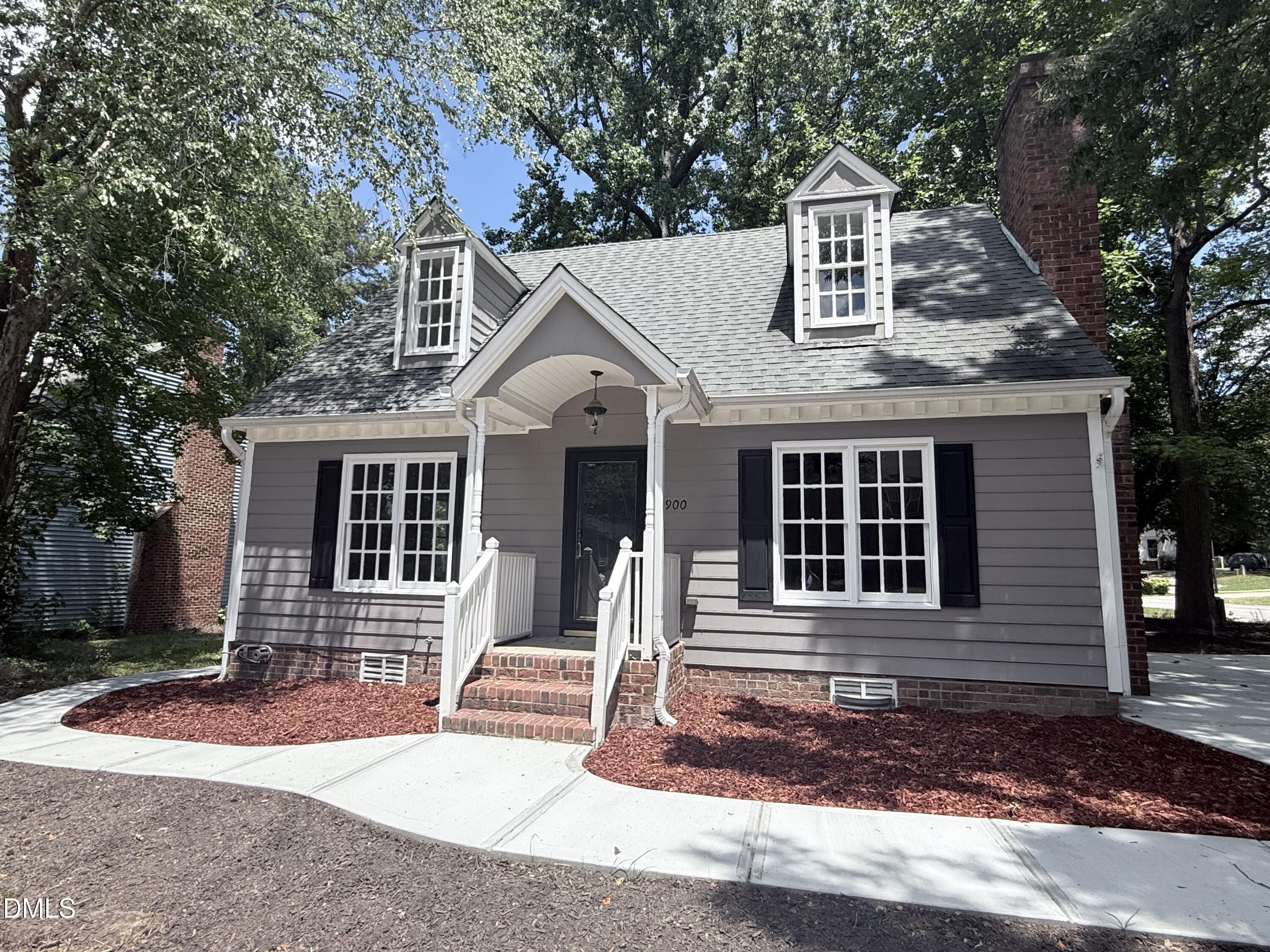 2900 Broadlands Drive Property Photo 3