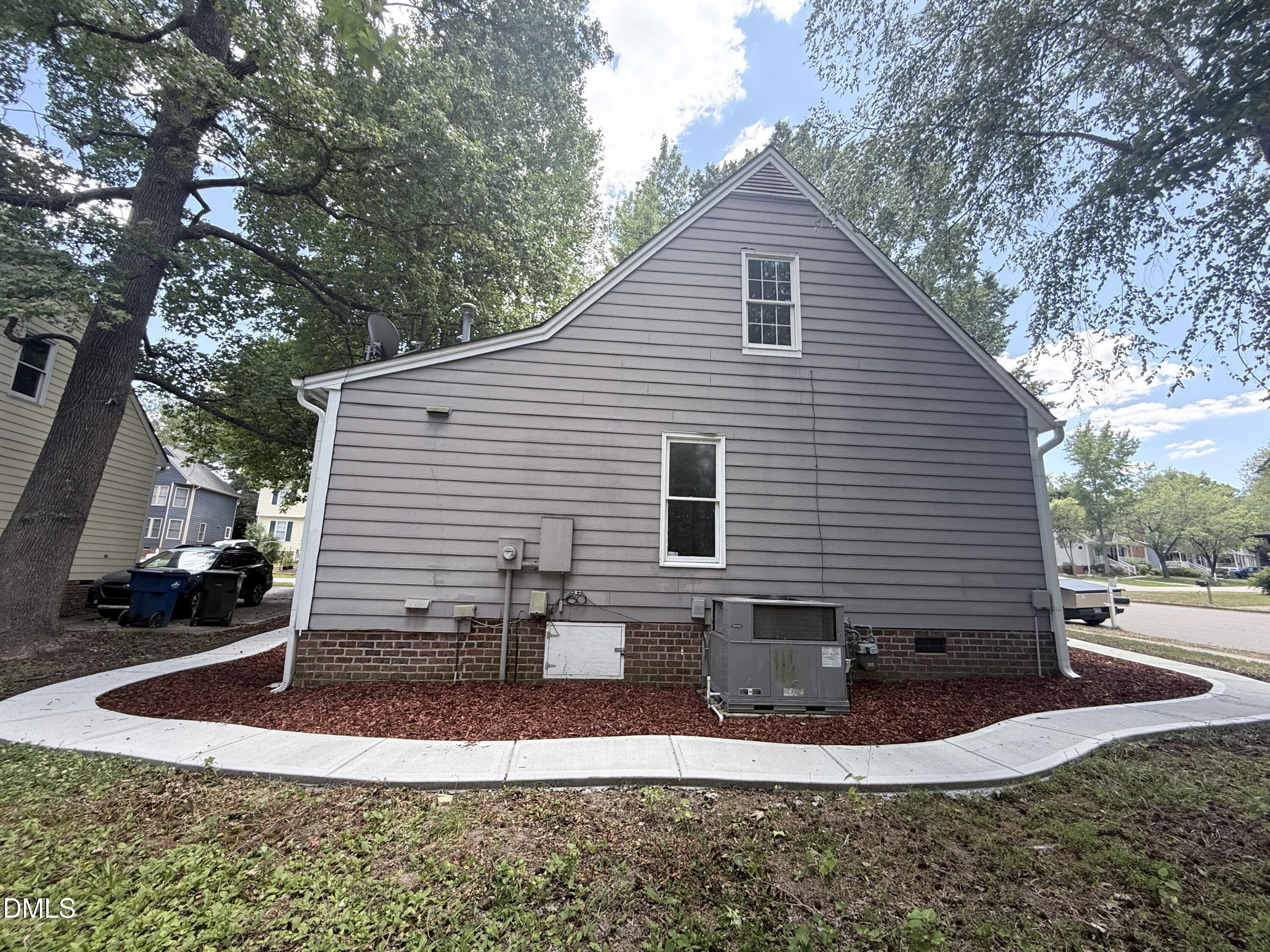 2900 Broadlands Drive Property Photo 8
