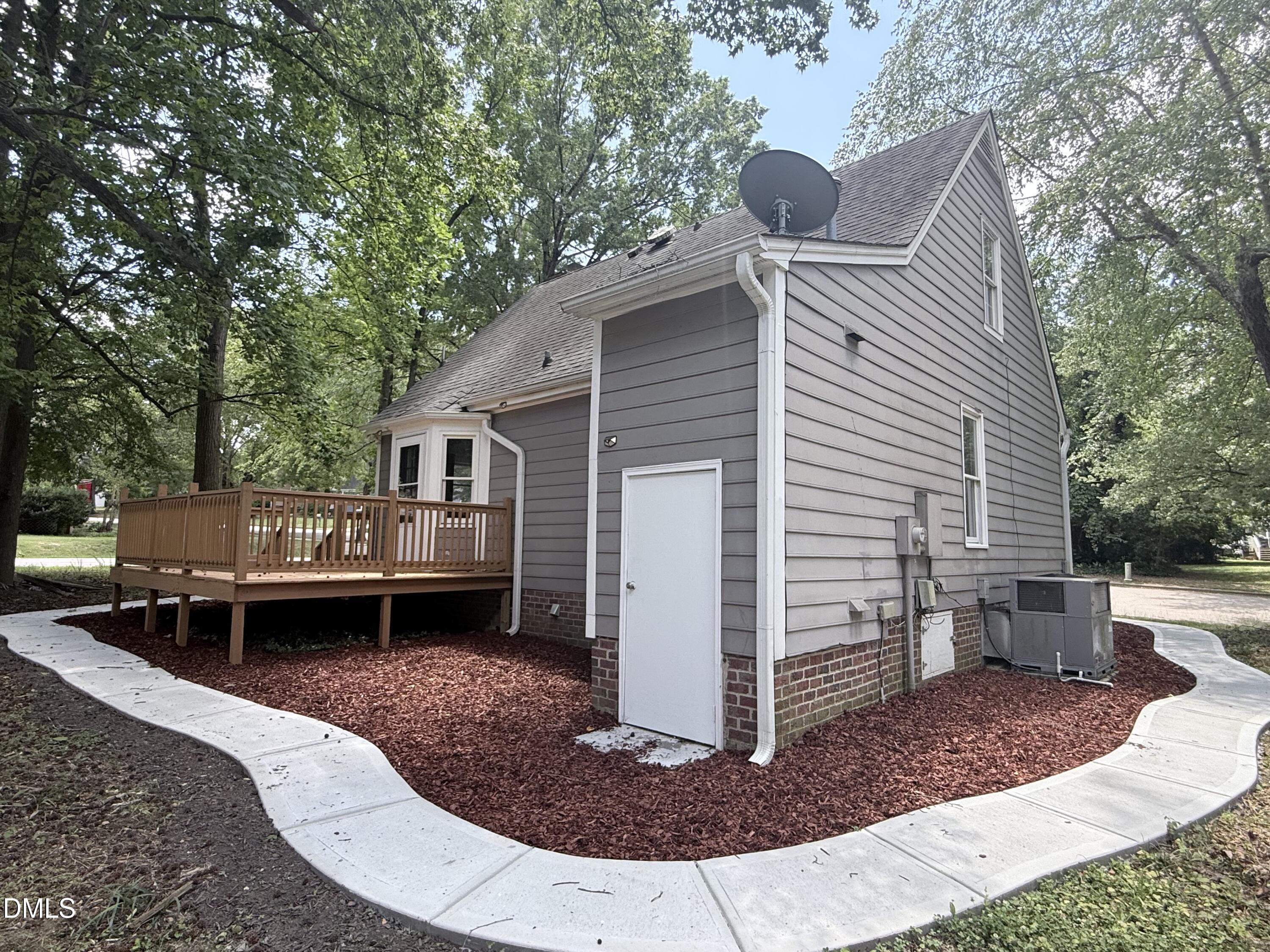2900 Broadlands Drive Property Photo 9