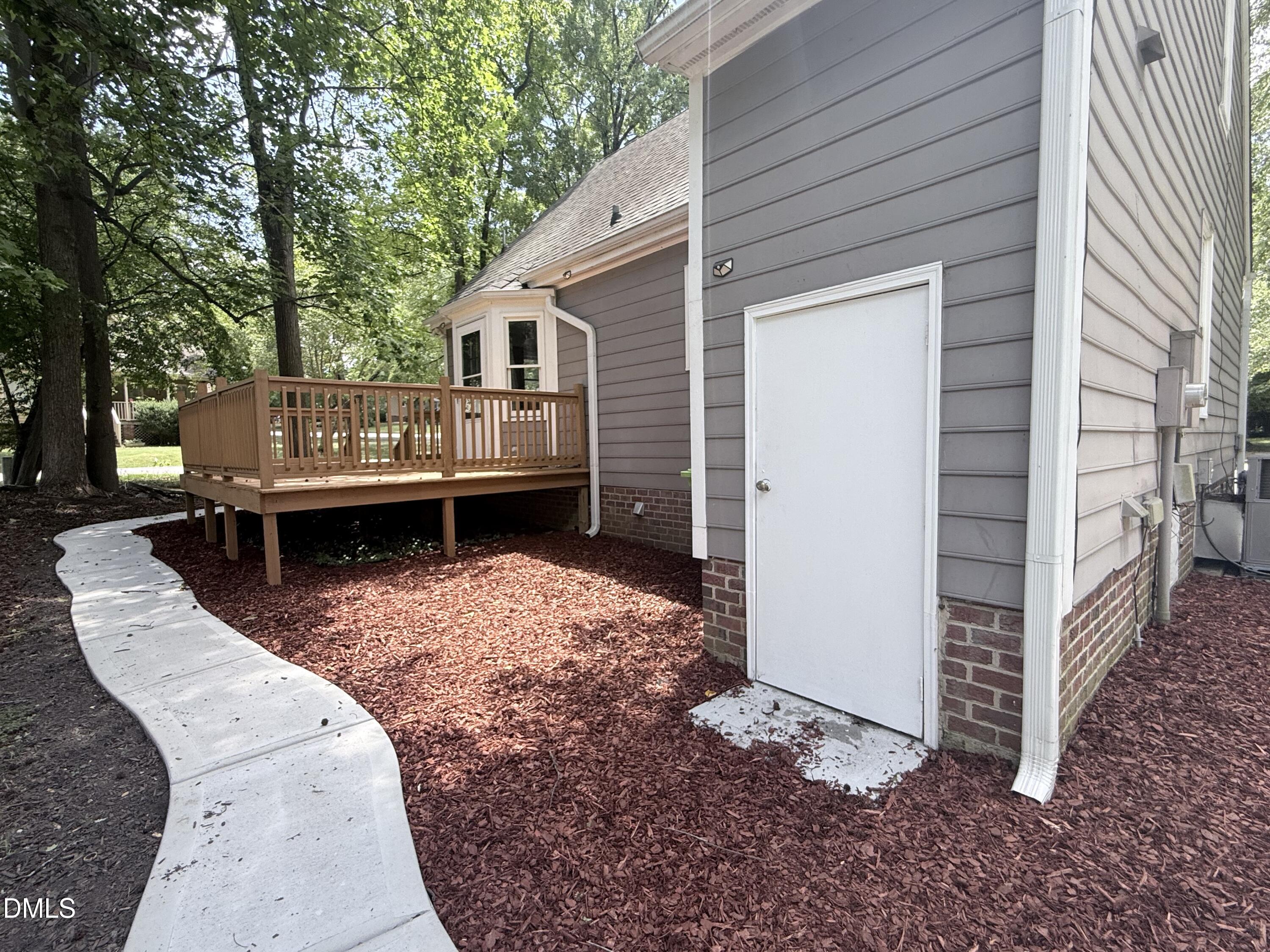 2900 Broadlands Drive Property Photo 10