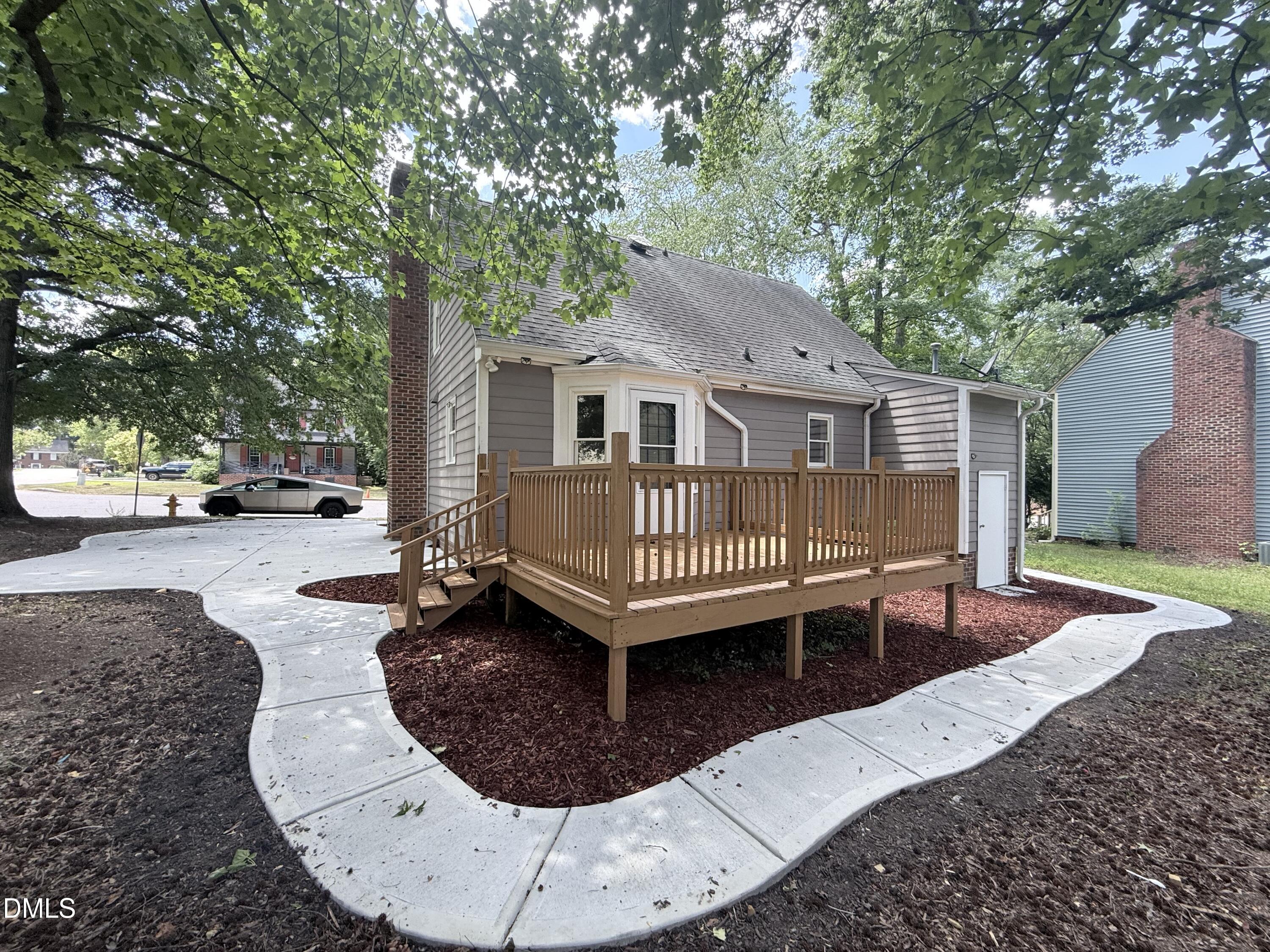 2900 Broadlands Drive Property Photo 12
