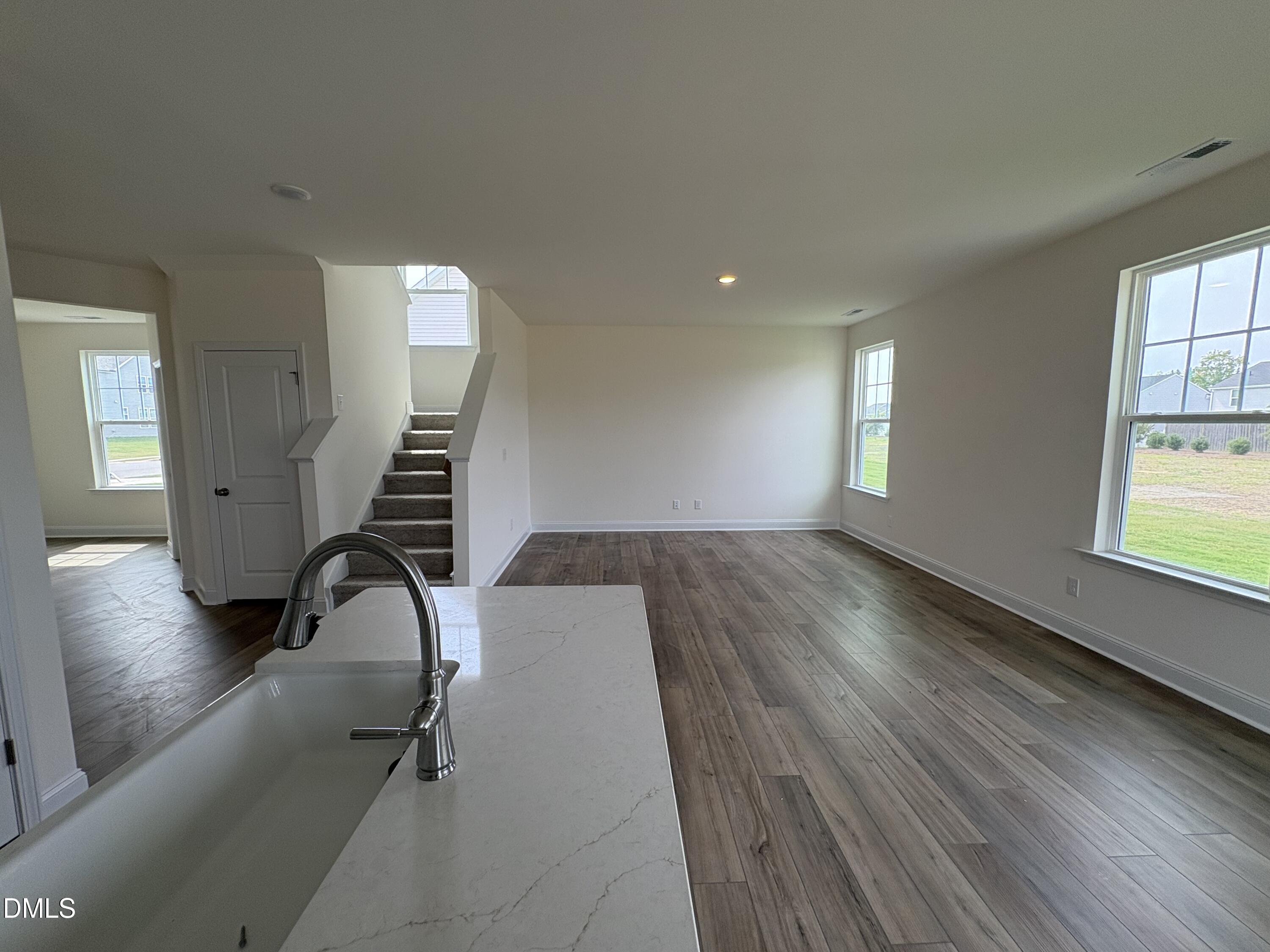 310 Peach Grv Way Property Photo 4