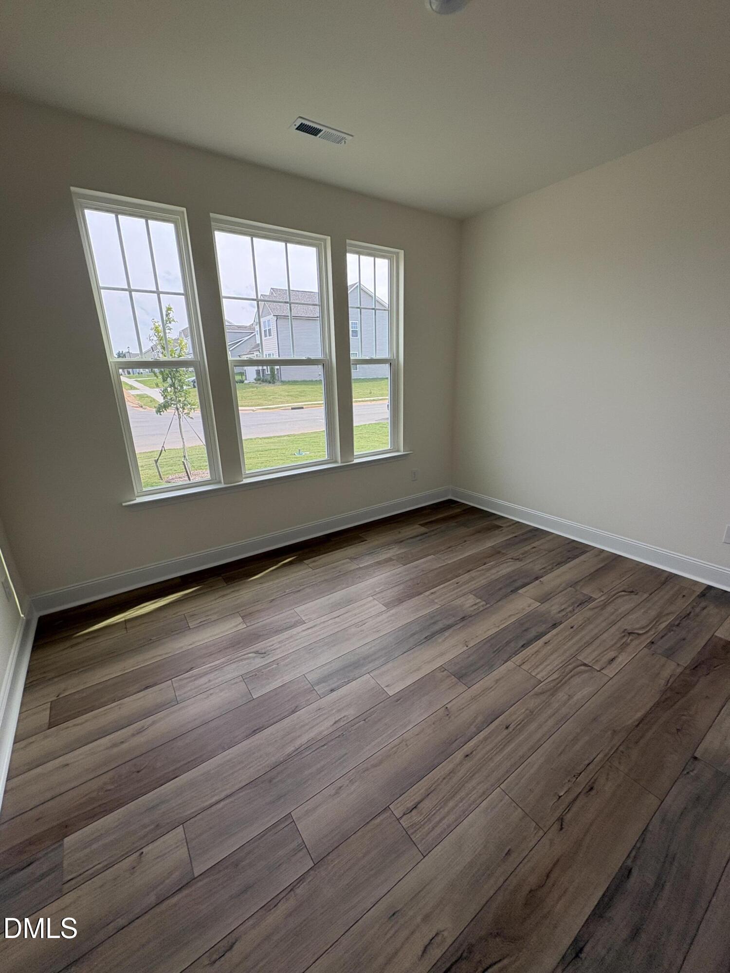324 Peach Grv Way Property Photo 5