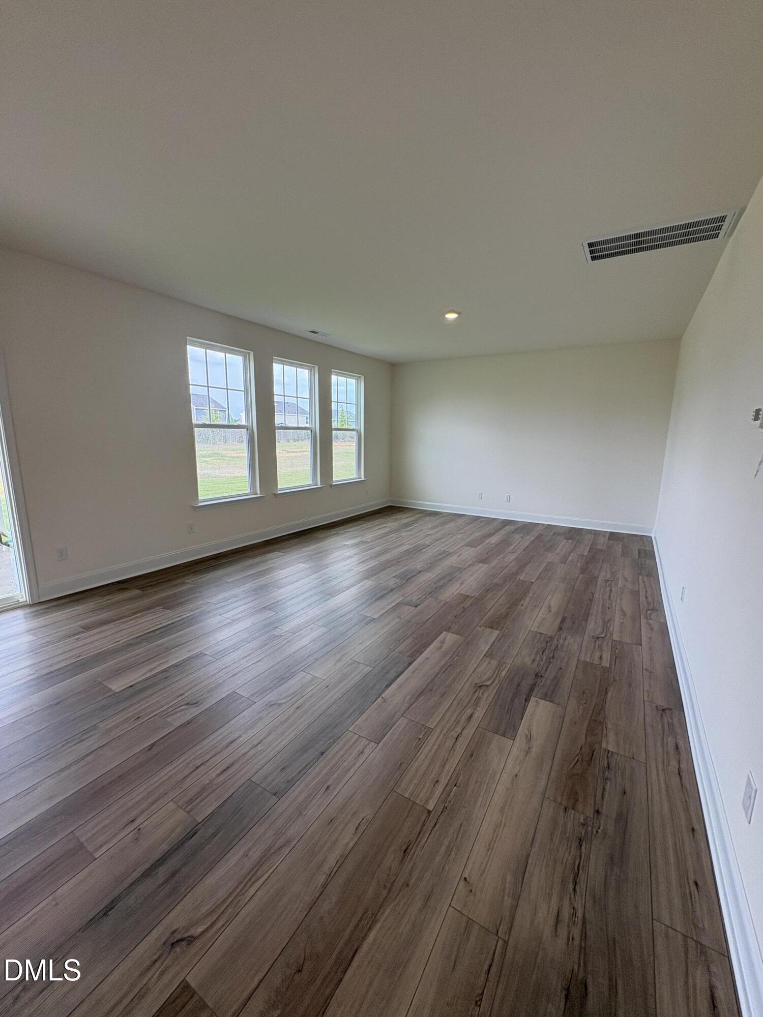 324 Peach Grv Way Property Photo 6