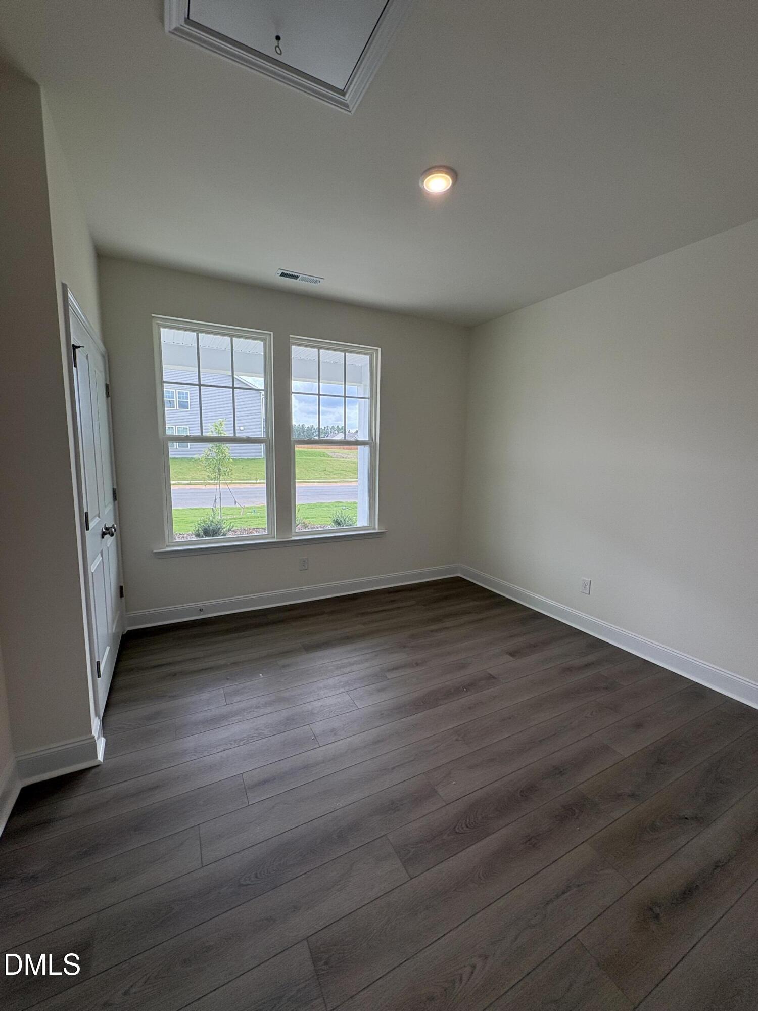 338 Peach Grv Way Property Photo 4