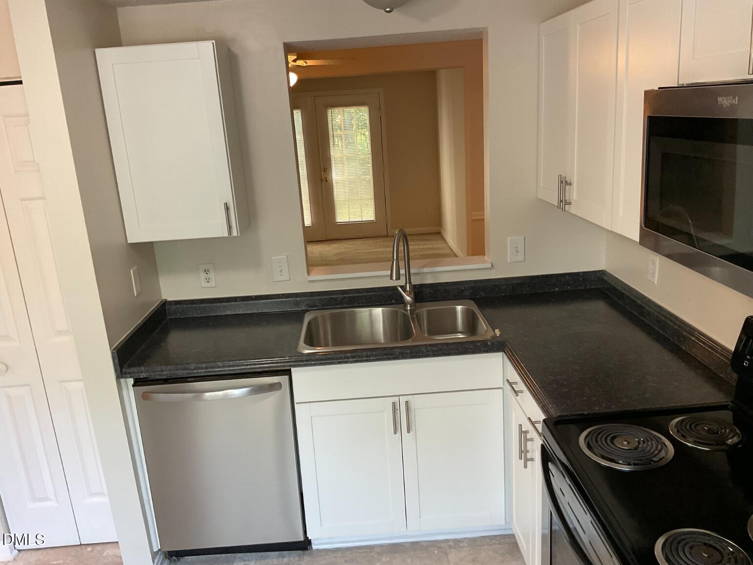 101 Luxon Place Property Photo 10