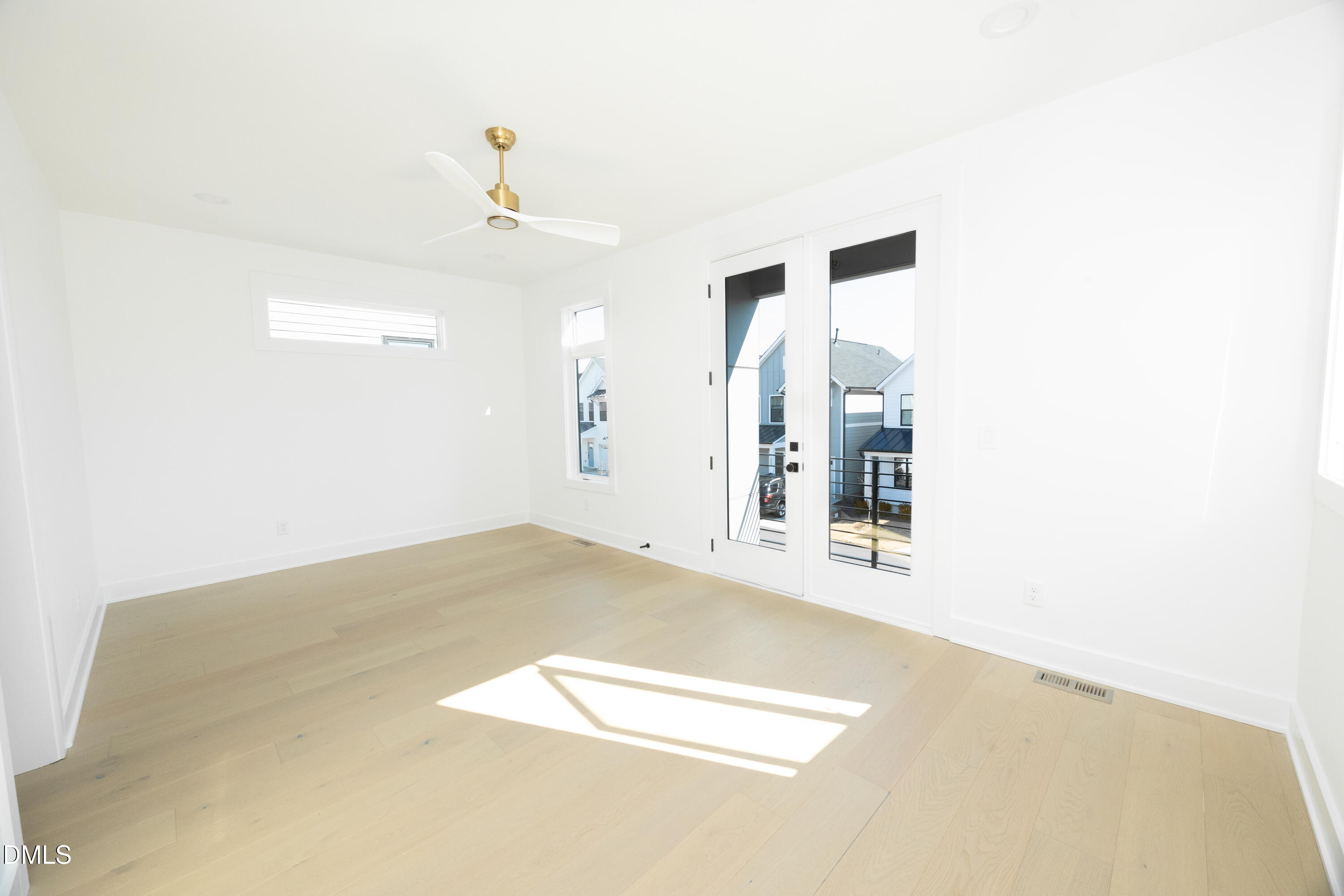 221 Woodsborough Place Property Photo 28