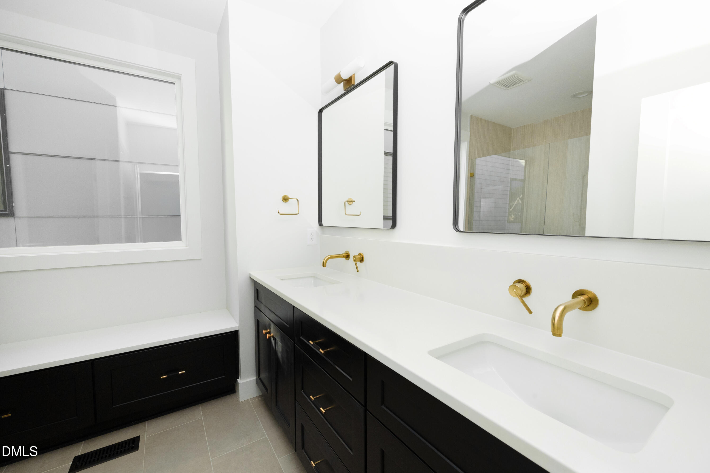 221 Woodsborough Place Property Photo 29