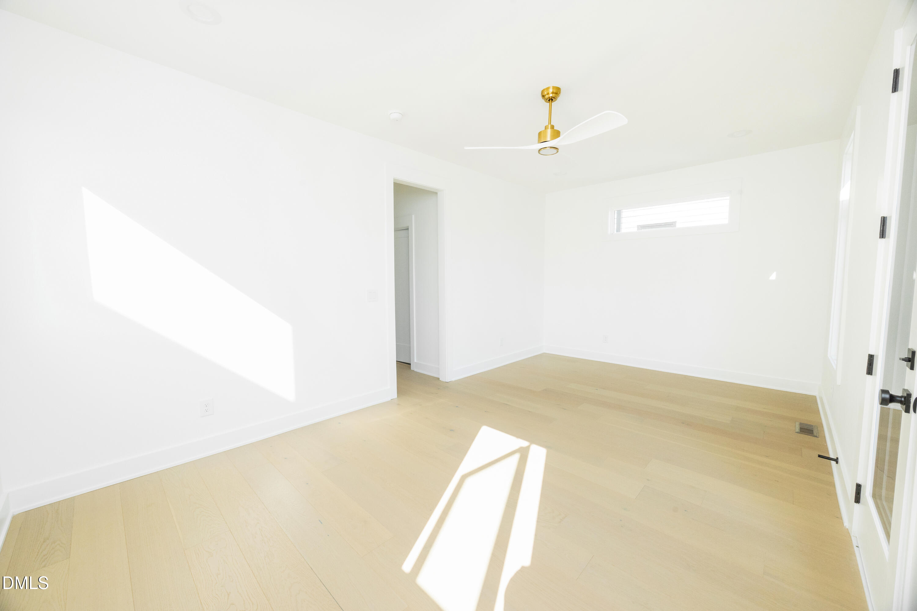 221 Woodsborough Place Property Photo 33