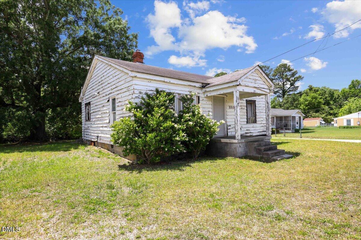 2215 Hunter Hill Road Property Photo 2