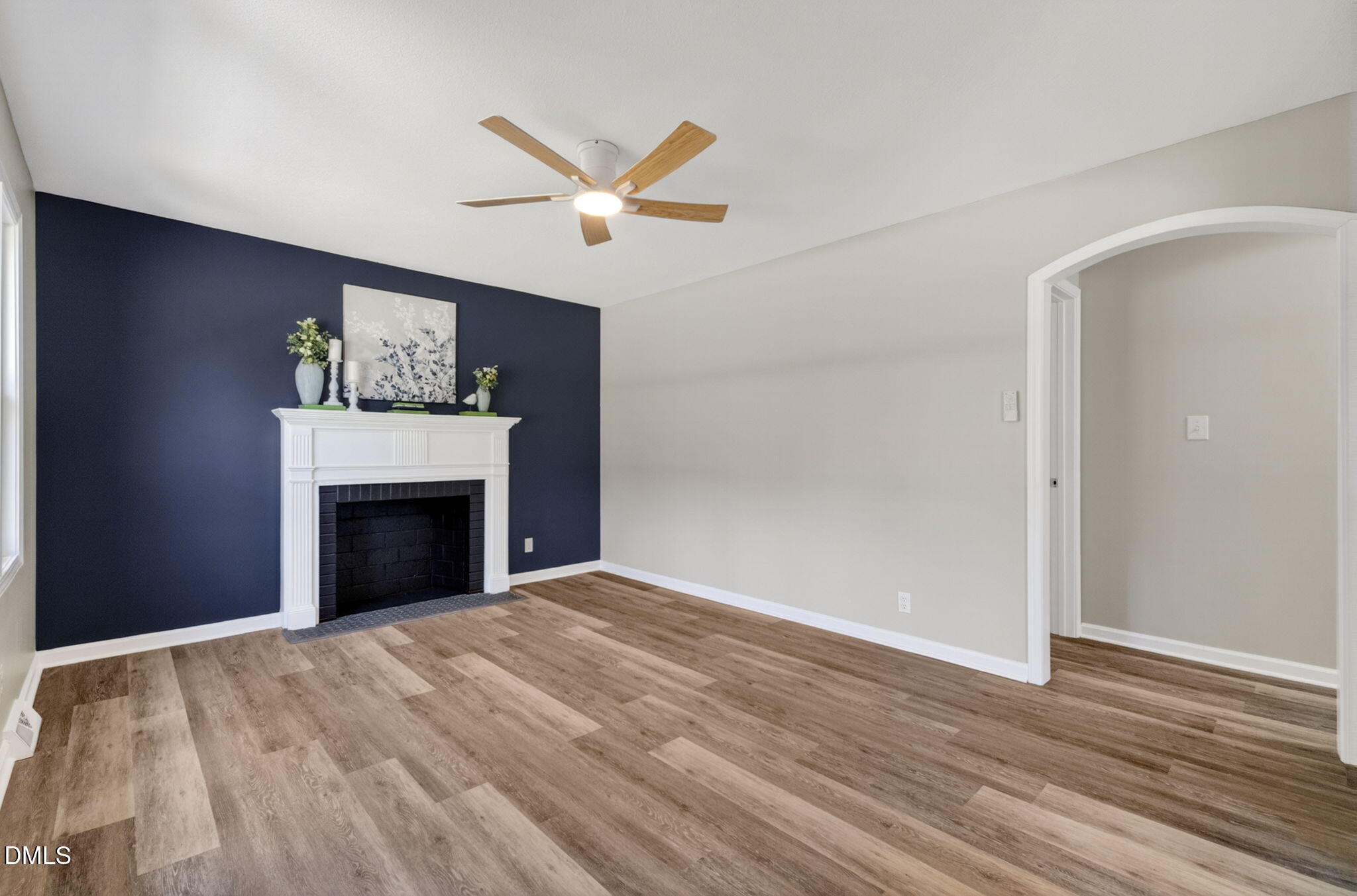 210 E Crestview Drive Property Photo 3