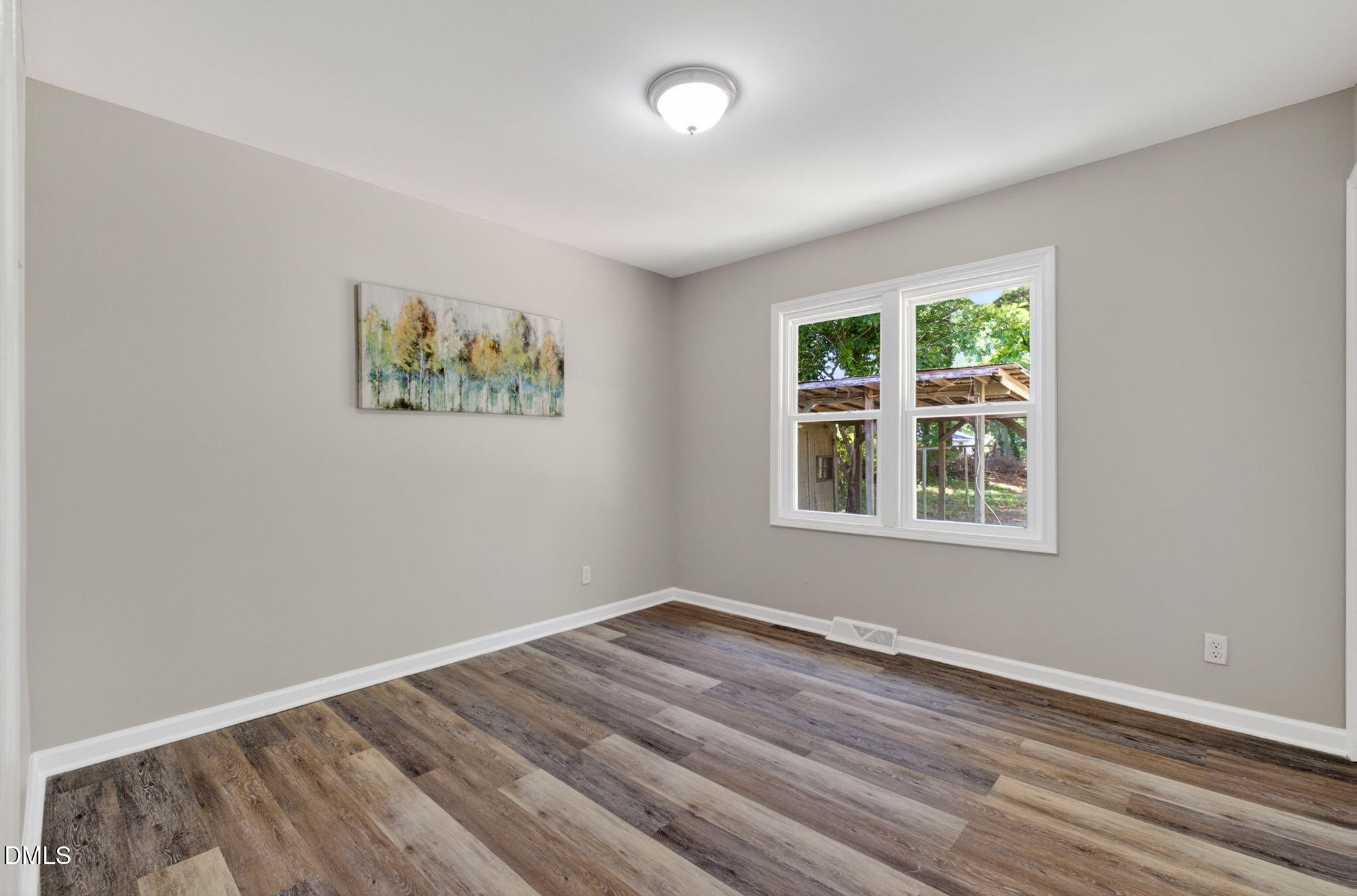 210 E Crestview Drive Property Photo 7
