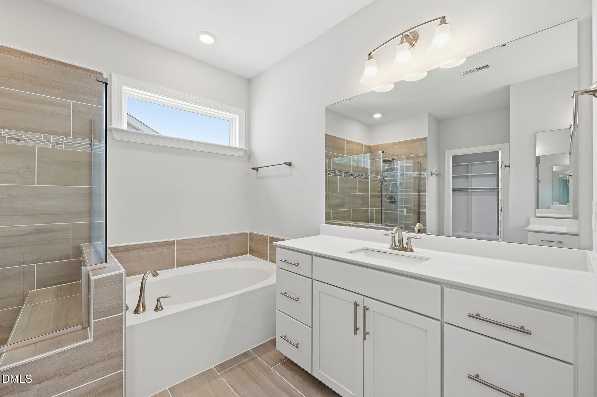 2216 Jollay Street Property Photo 24
