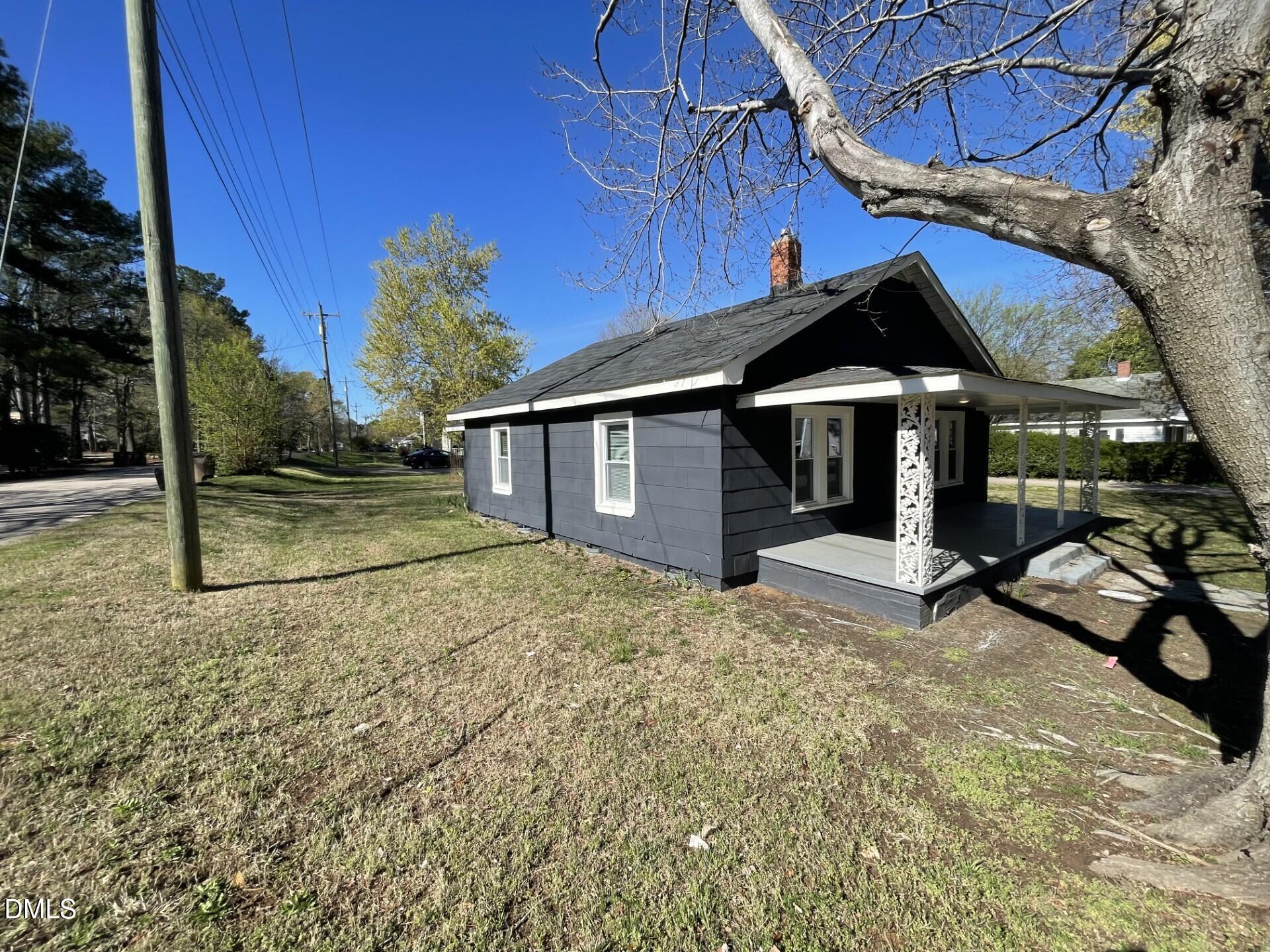 322 E Perry Avenue Property Photo 1