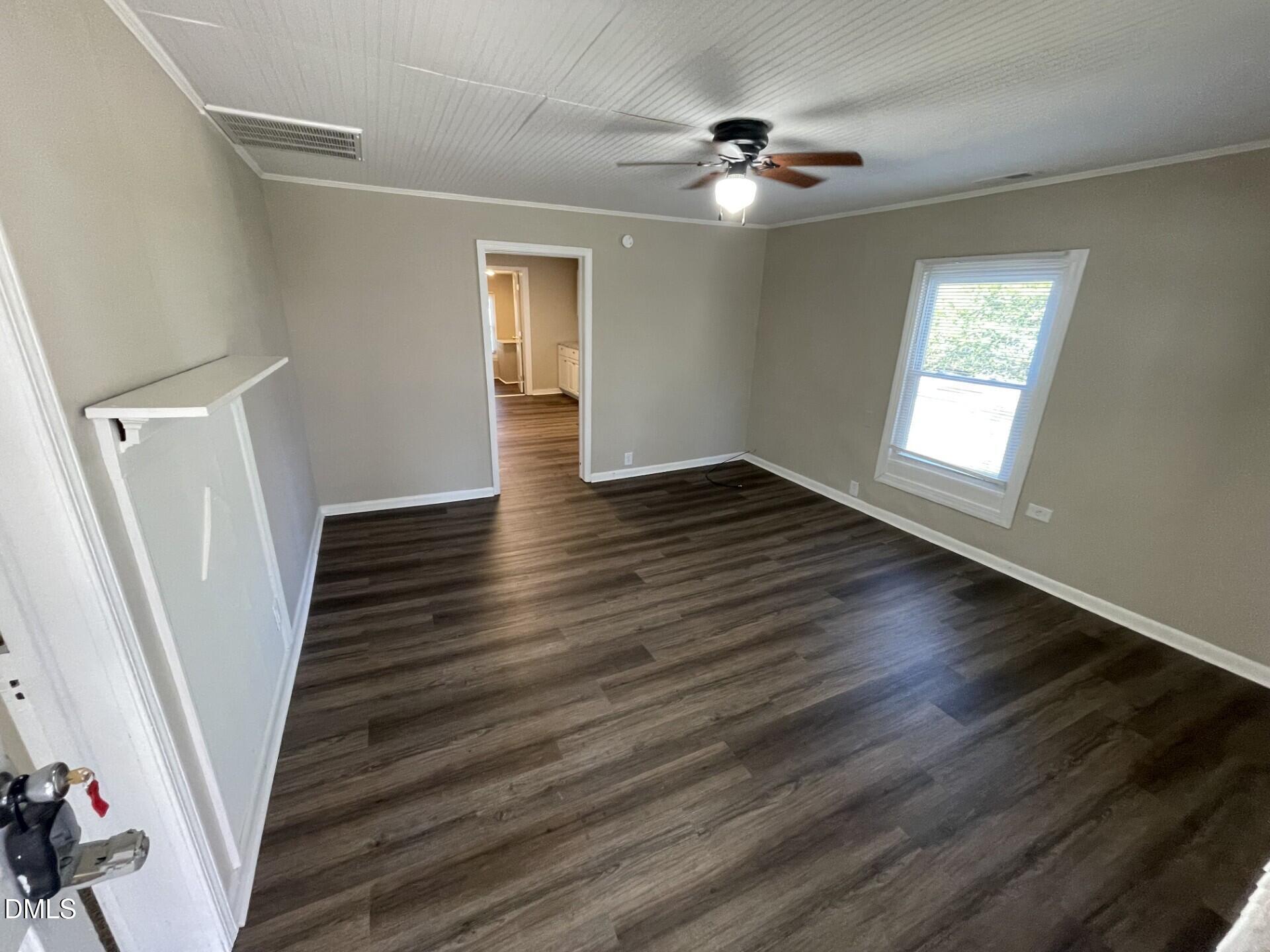 322 E Perry Avenue Property Photo 4