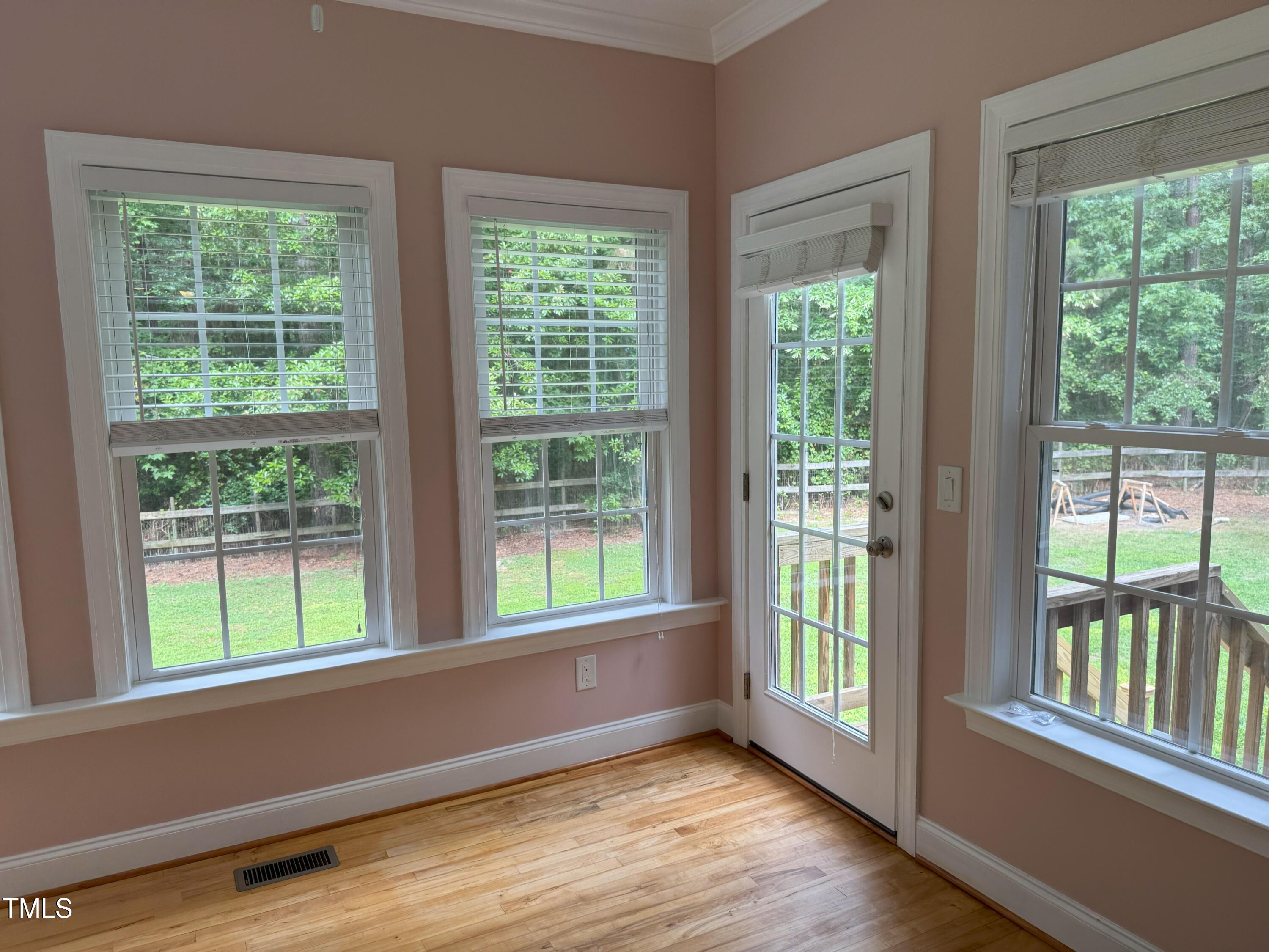 105 Perry Lane Property Photo 7