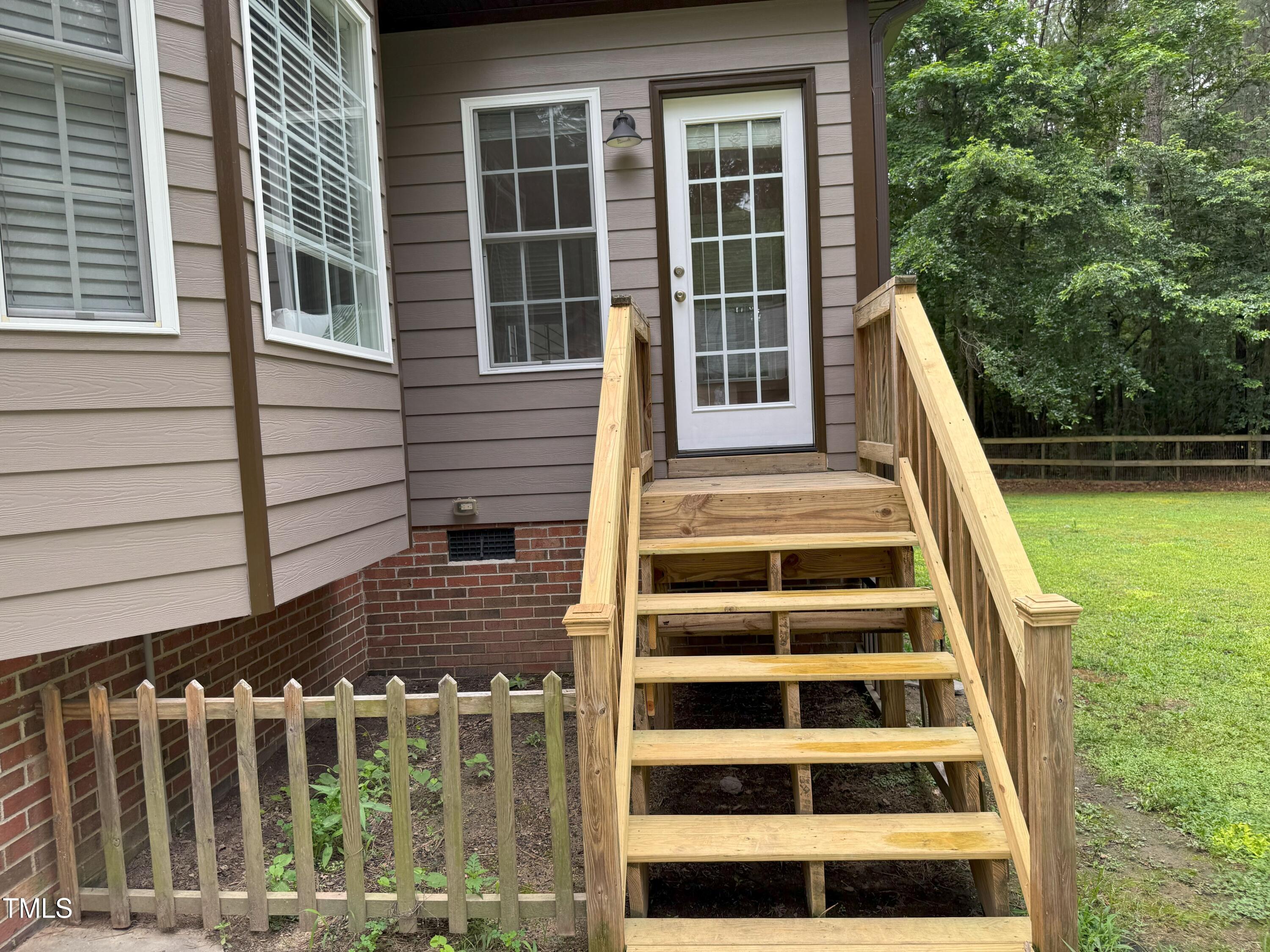 105 Perry Lane Property Photo 8