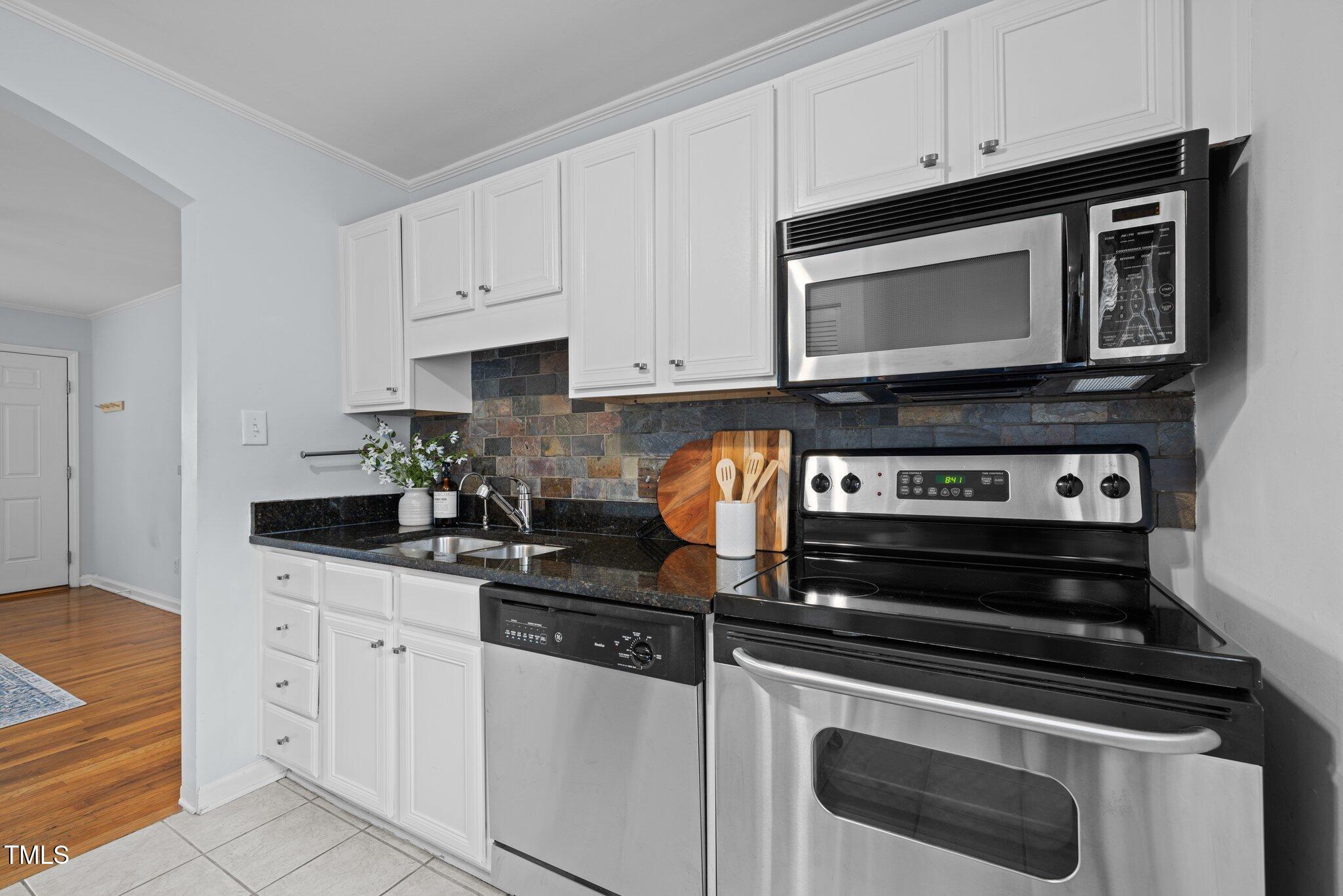 2331 Bernard Street Property Photo 12