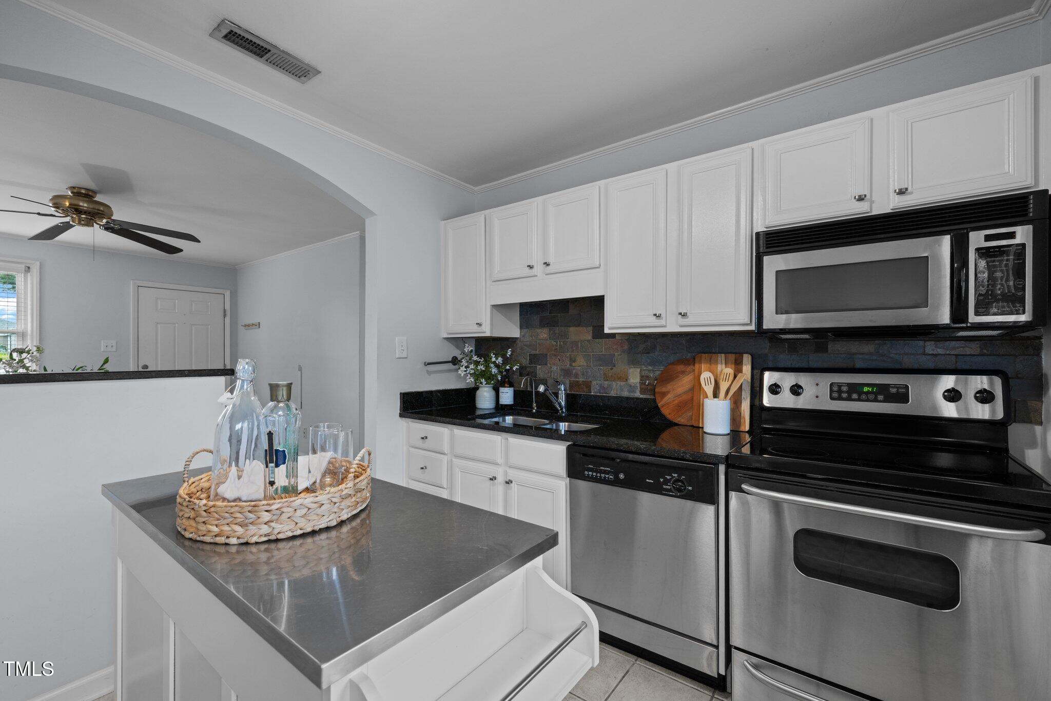2331 Bernard Street Property Photo 13