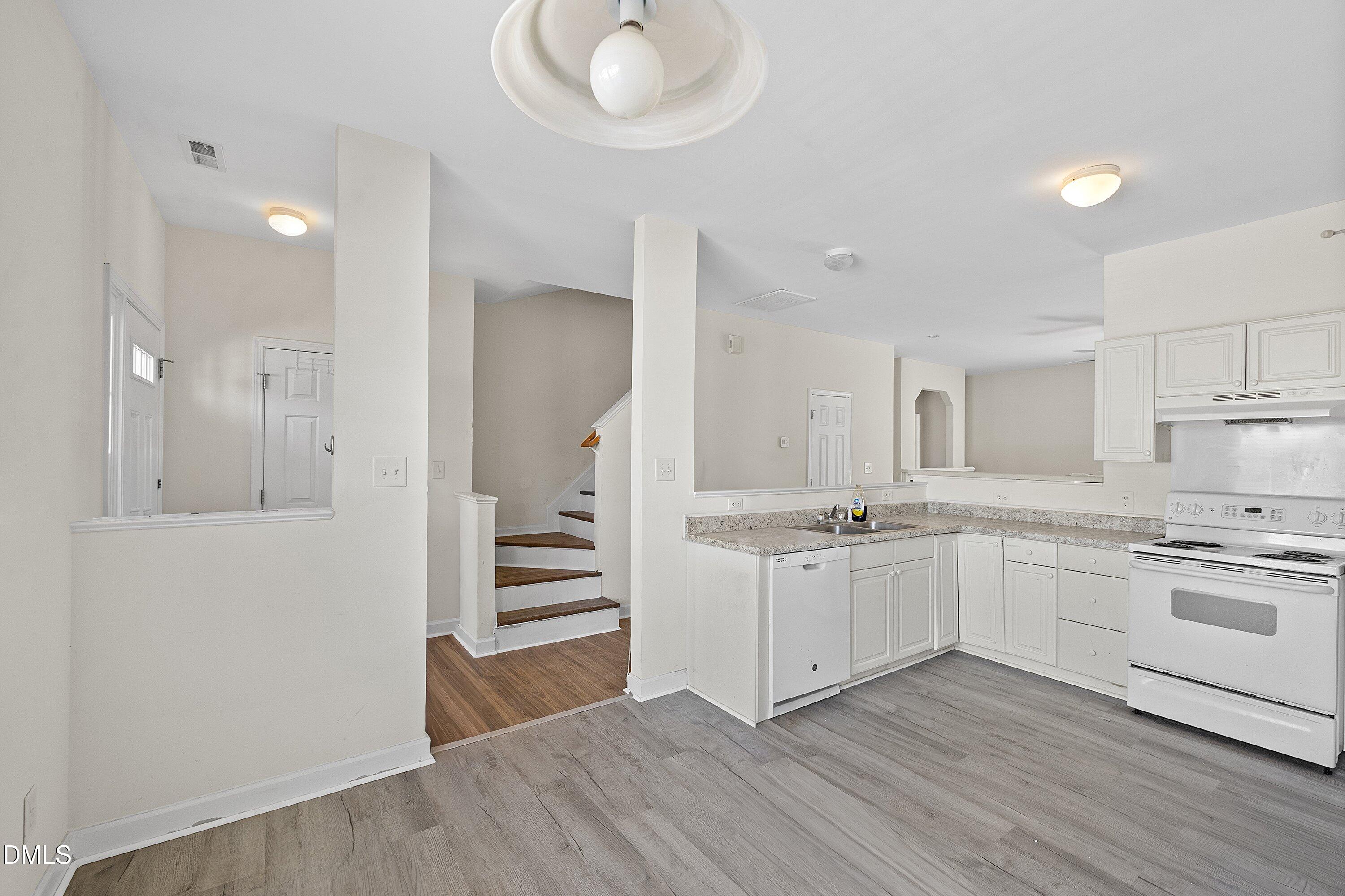 8309 Glenwood Springs Court Property Photo 3