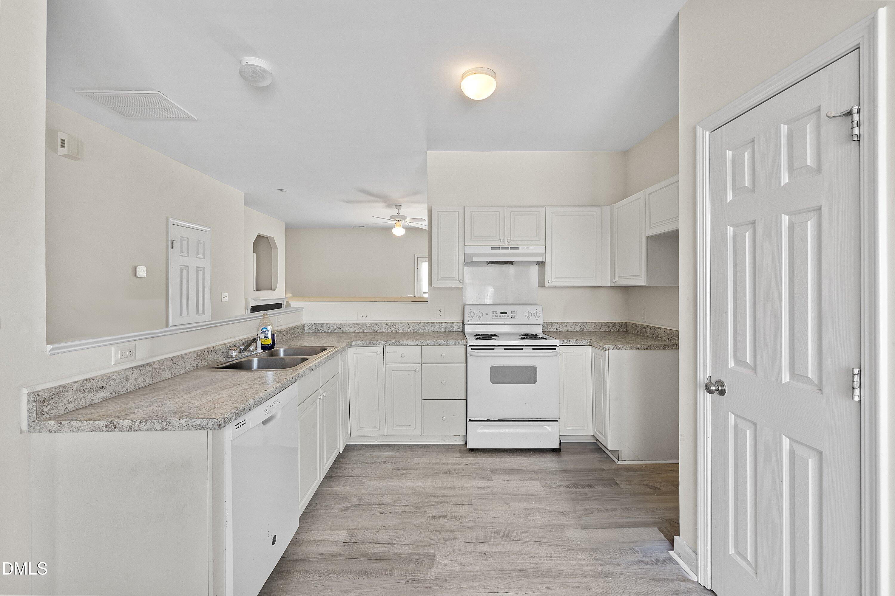 8309 Glenwood Springs Court Property Photo 6