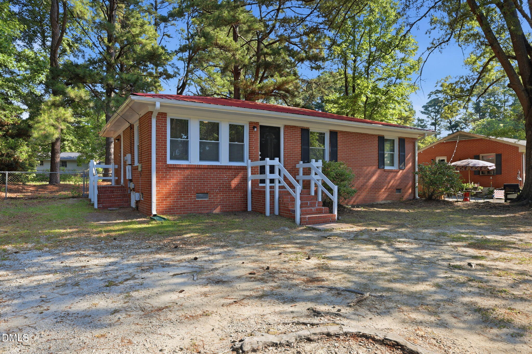 113 E Franklin Street Property Photo 2