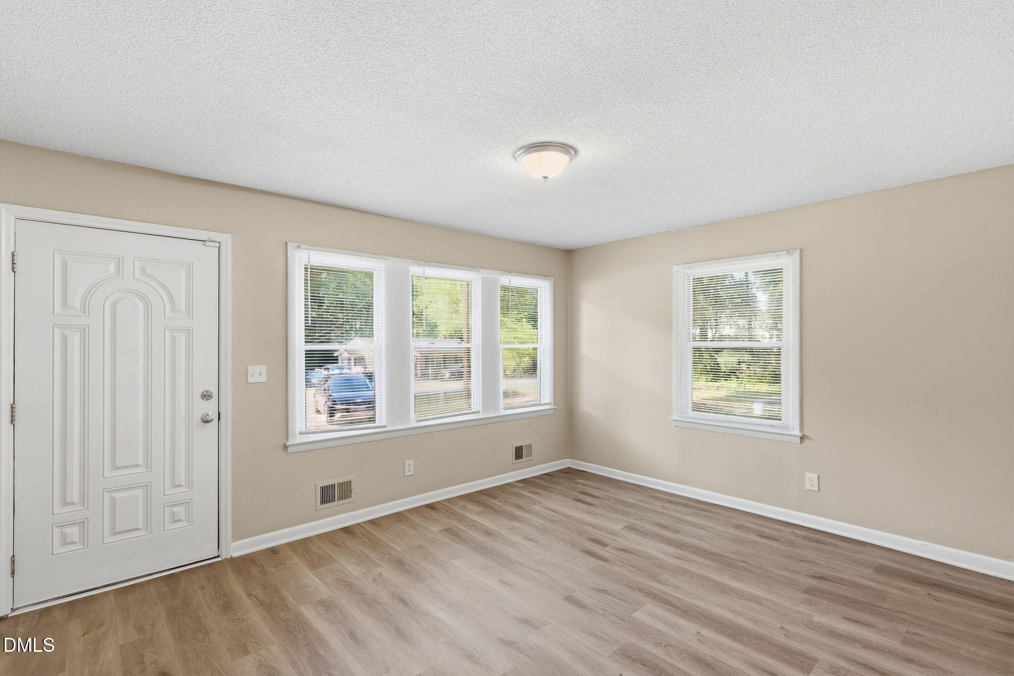 113 E Franklin Street Property Photo 8