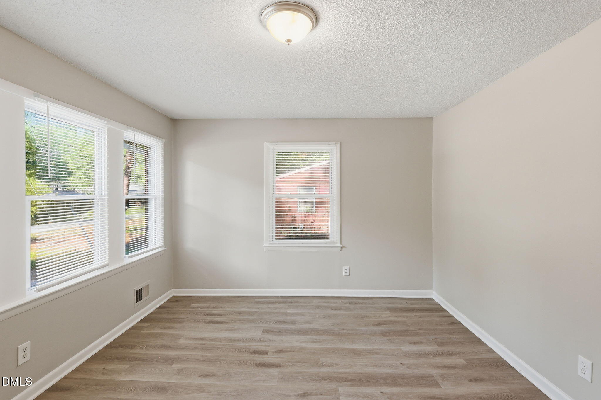 113 E Franklin Street Property Photo 9