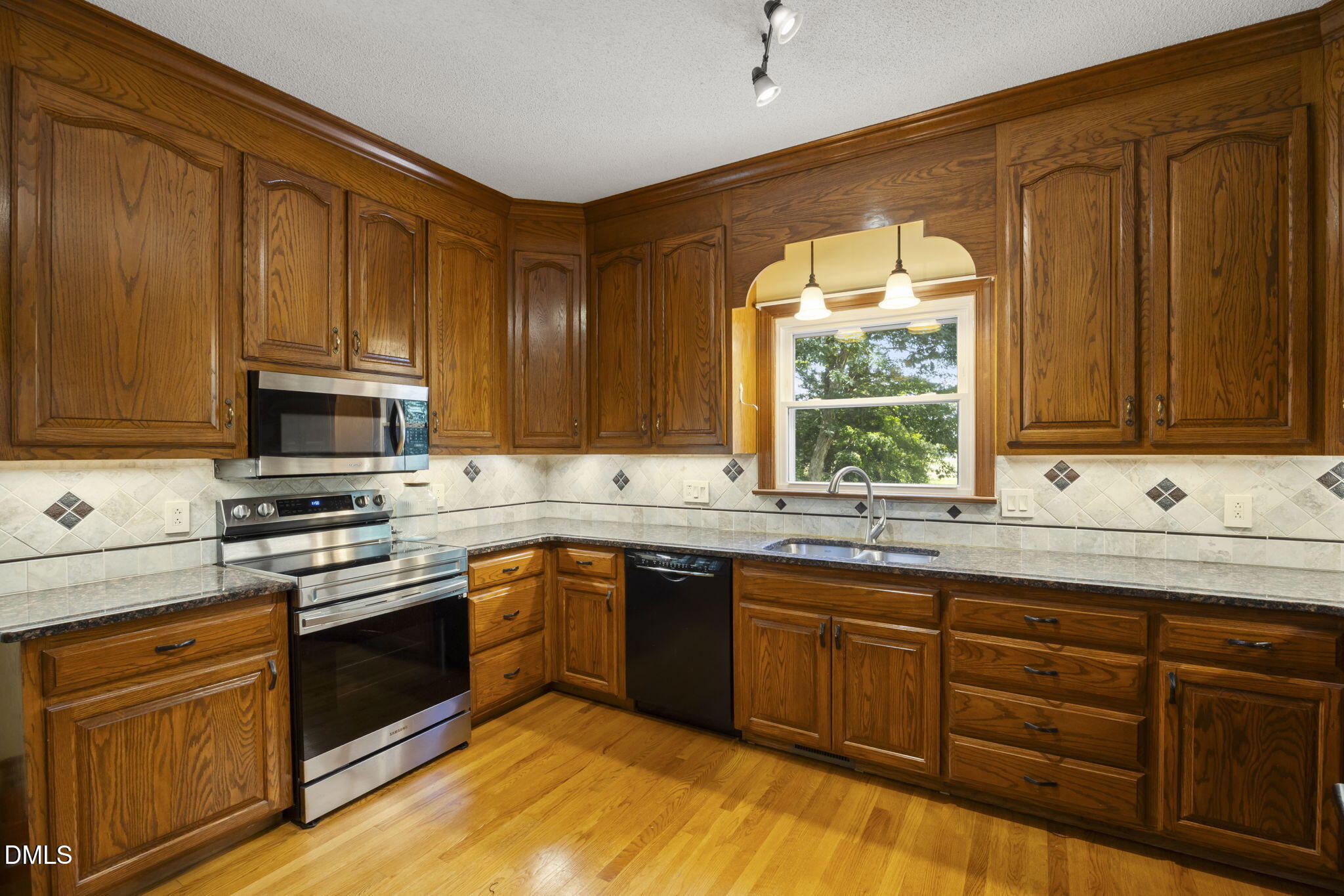 3208 Shady Grove Road Property Photo 27