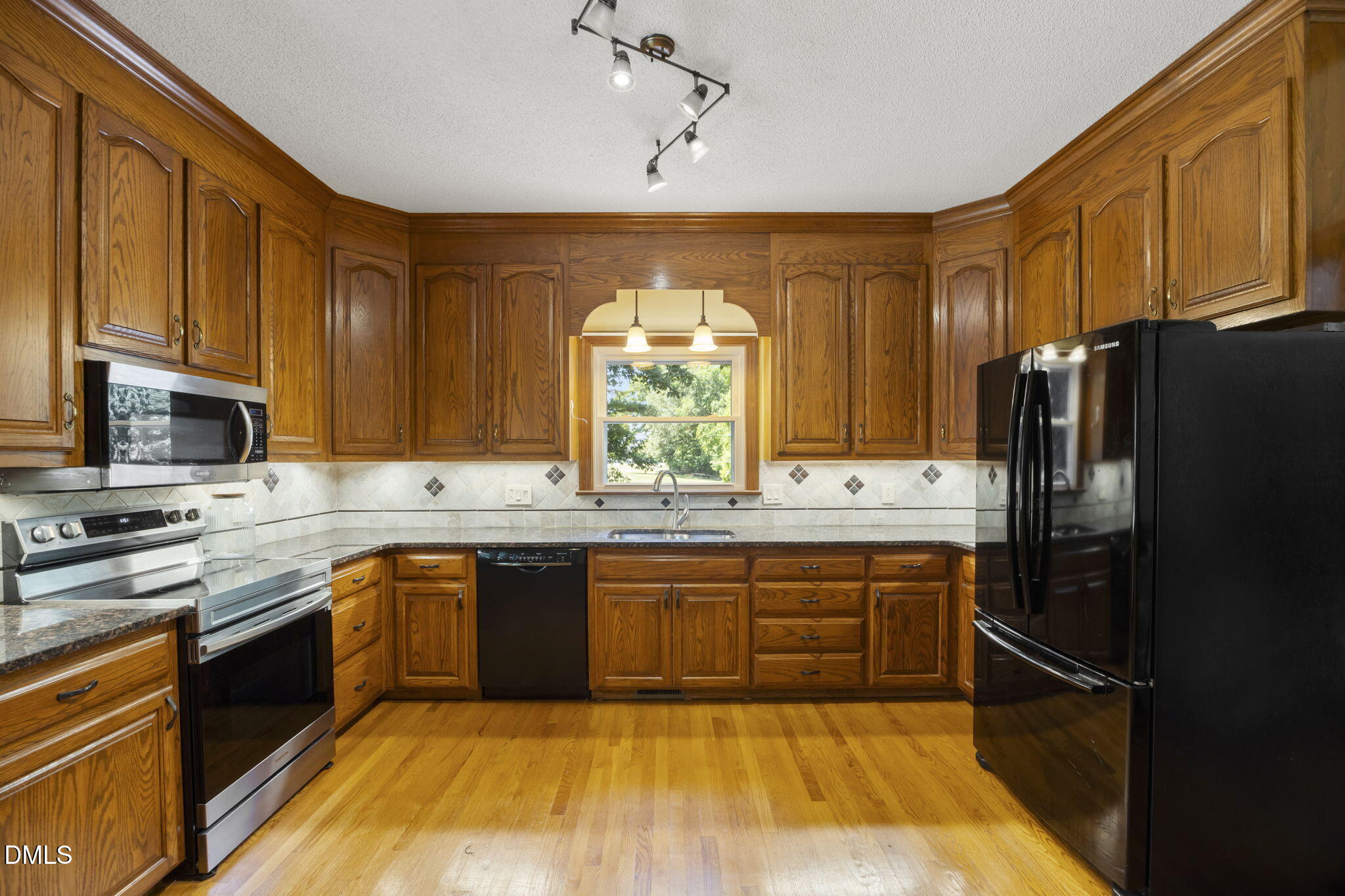3208 Shady Grove Road Property Photo 28
